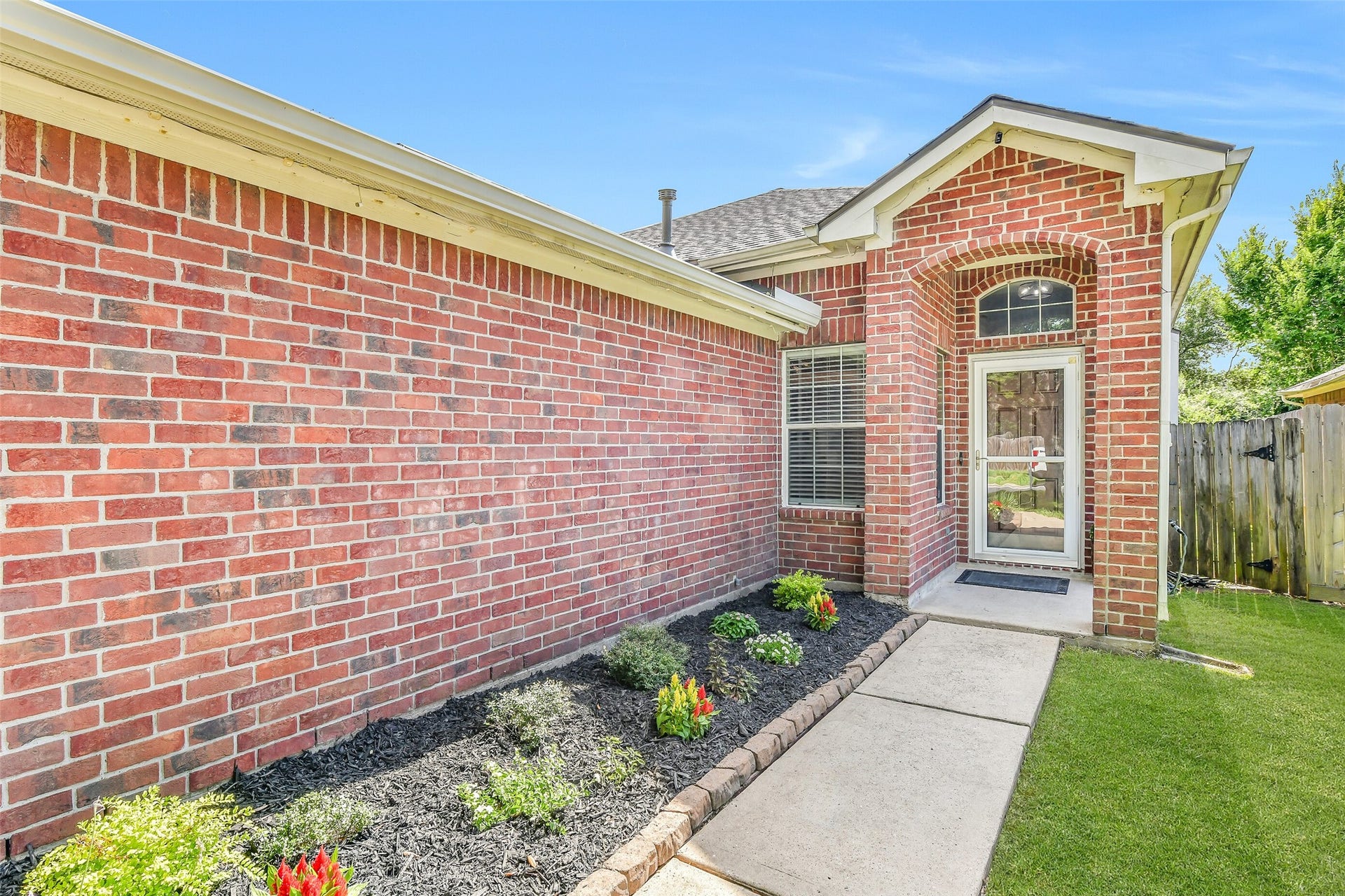 994 Jefferson Street, Alvin, TX 77511 994 Jefferson Street, Alvin, TX 77511
