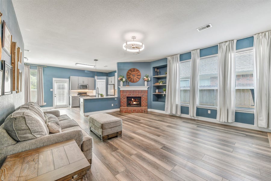 Property photo for 994 Jefferson Street, Alvin, TX