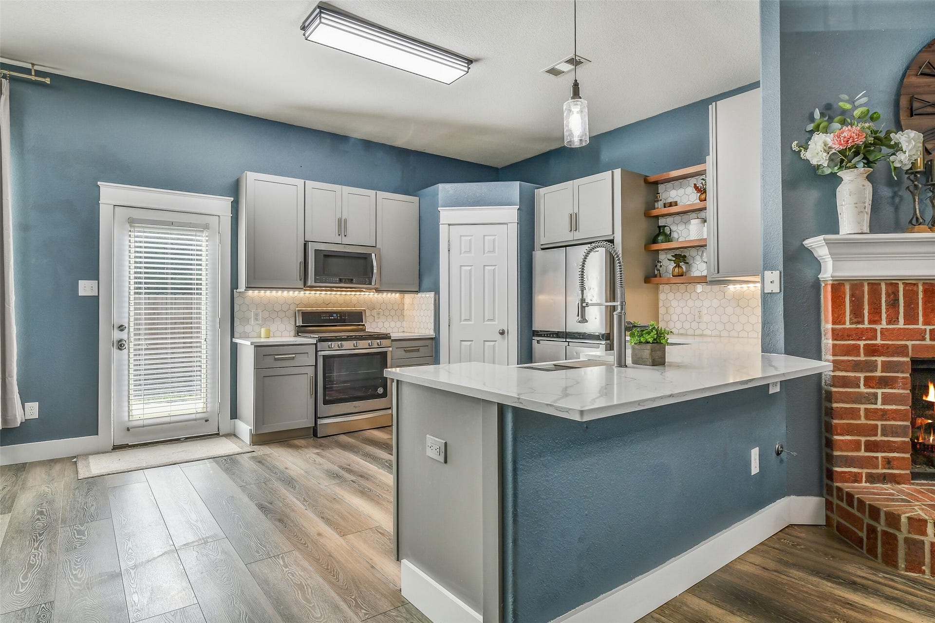 994 Jefferson Street, Alvin, TX 77511 994 Jefferson Street, Alvin, TX 77511