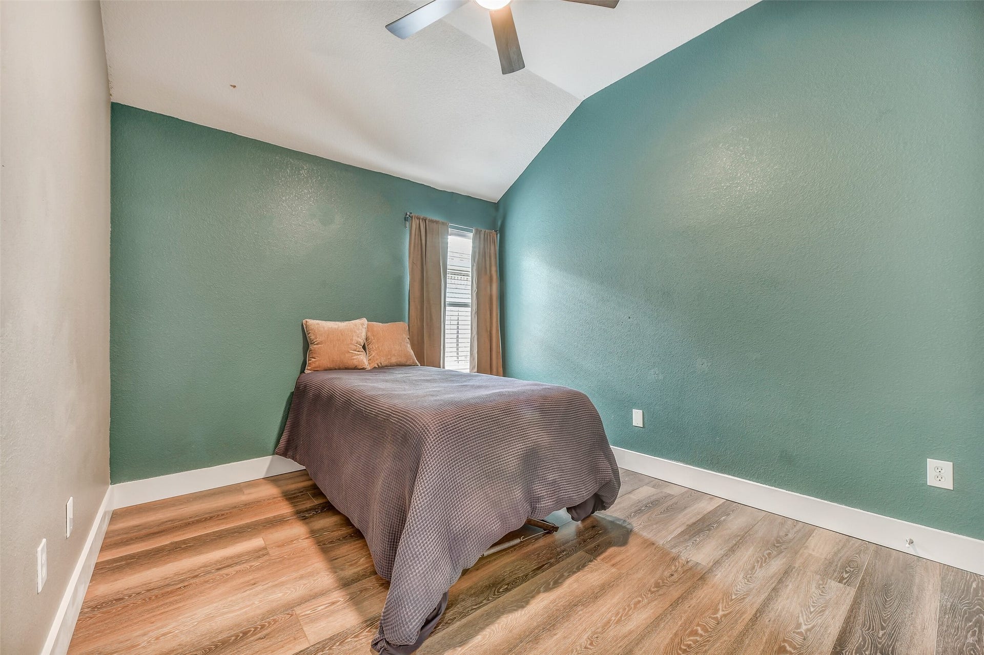 994 Jefferson Street, Alvin, TX 77511 994 Jefferson Street, Alvin, TX 77511