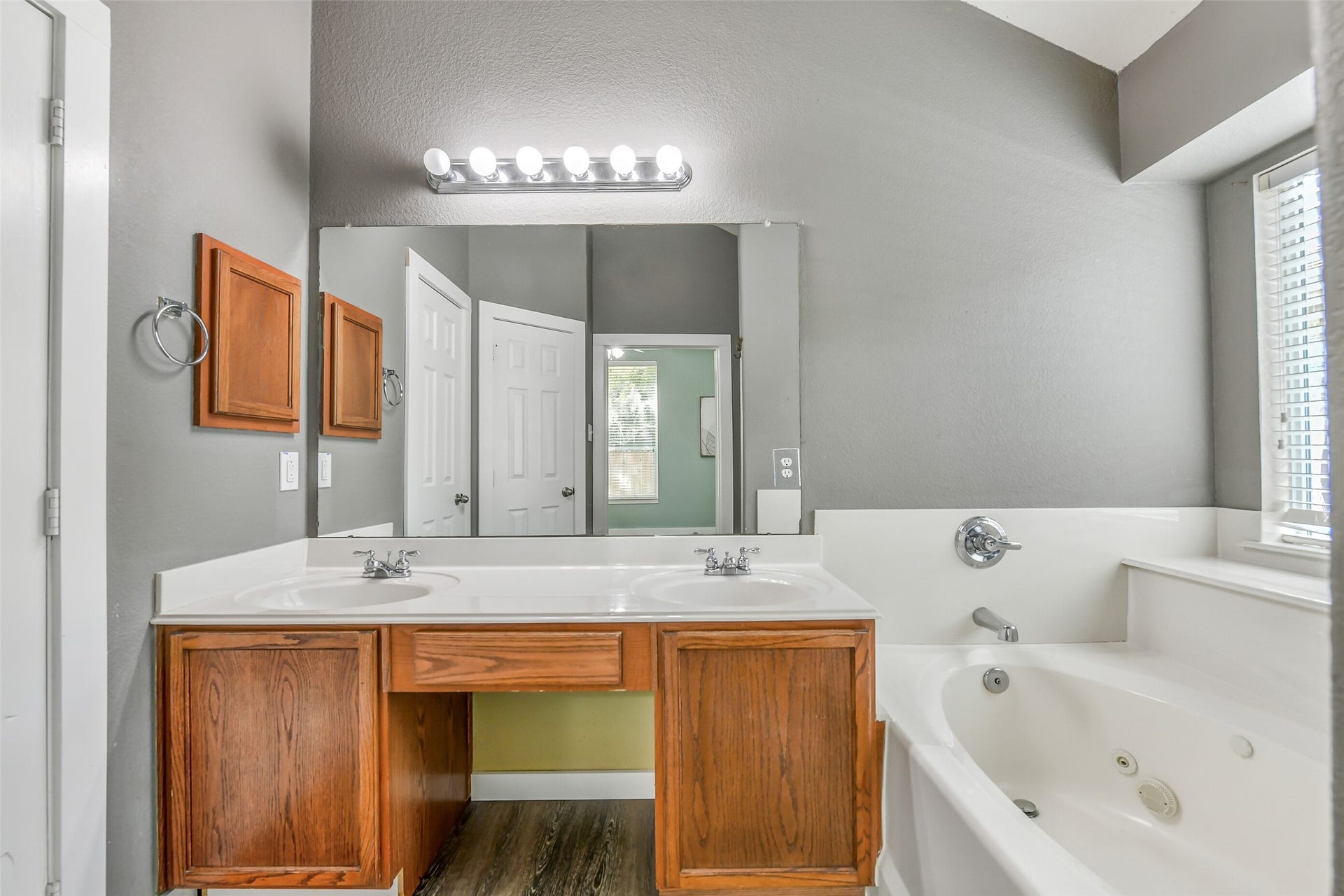 994 Jefferson Street, Alvin, TX 77511 994 Jefferson Street, Alvin, TX 77511