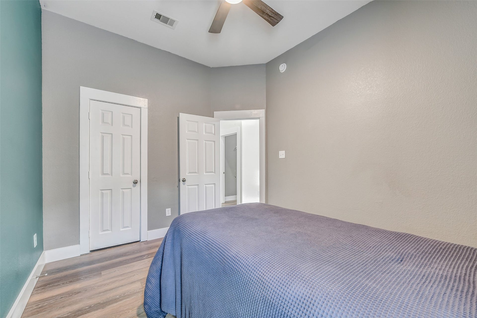 994 Jefferson Street, Alvin, TX 77511 994 Jefferson Street, Alvin, TX 77511