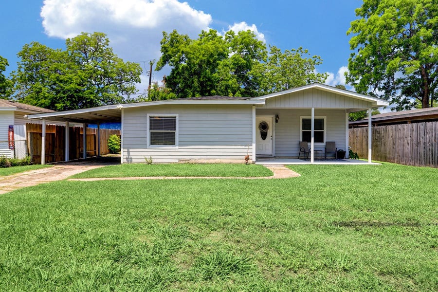 Property photo for 310 W Francis Street, Baytown, TX