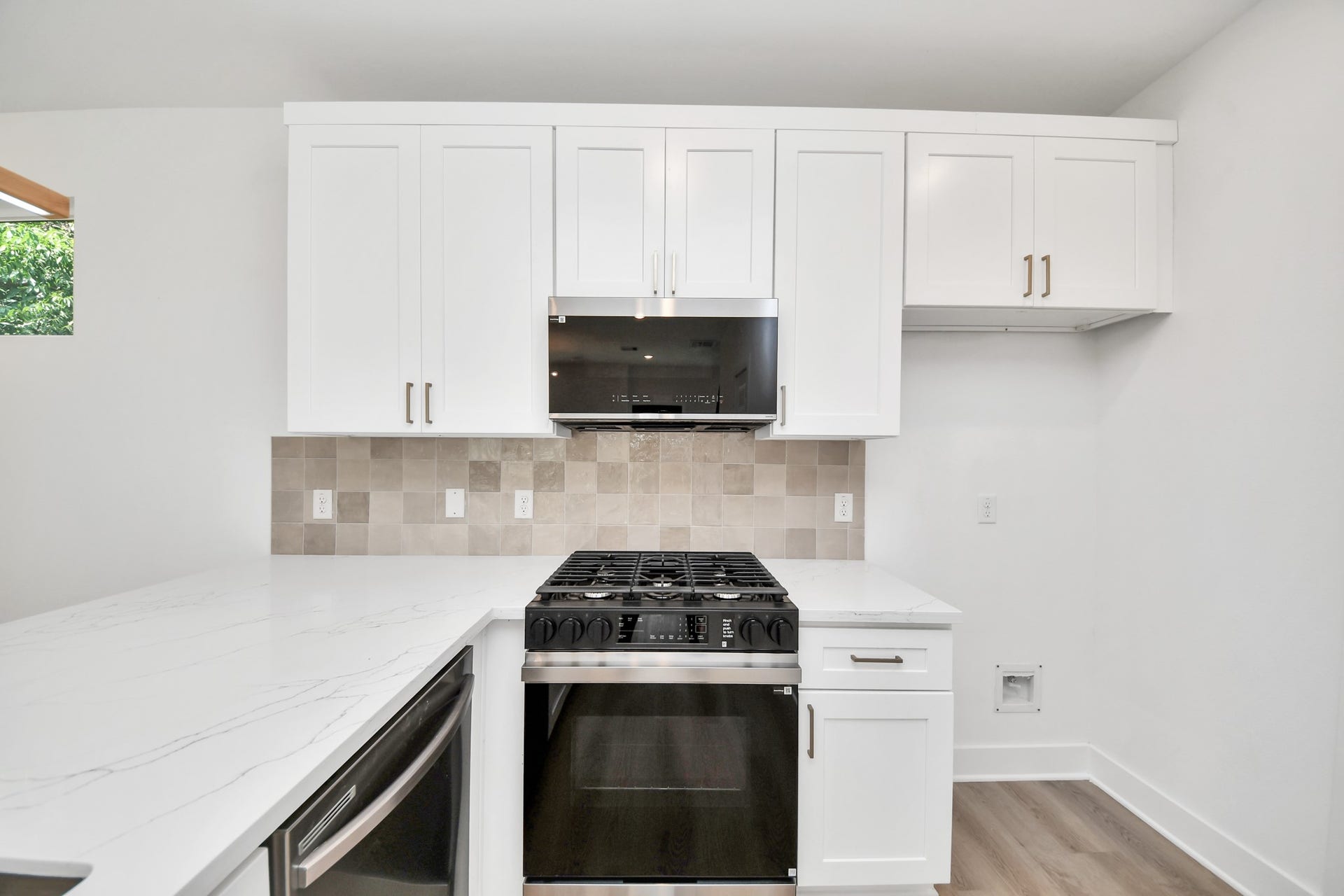 6131 Bacher Street, Houston, TX 77028 6131 Bacher Street, Houston, TX 77028