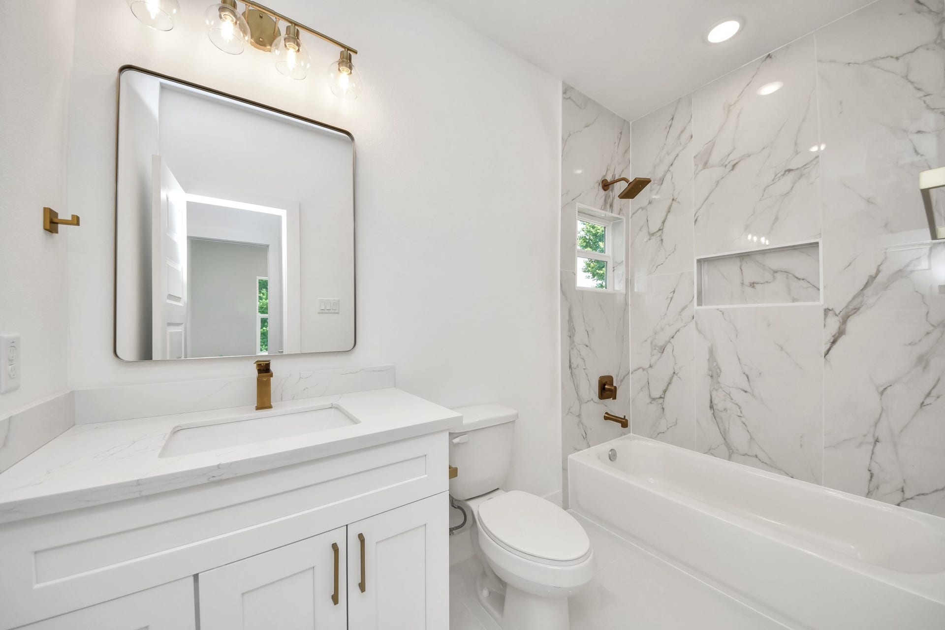 6131 Bacher Street, Houston, TX 77028 6131 Bacher Street, Houston, TX 77028