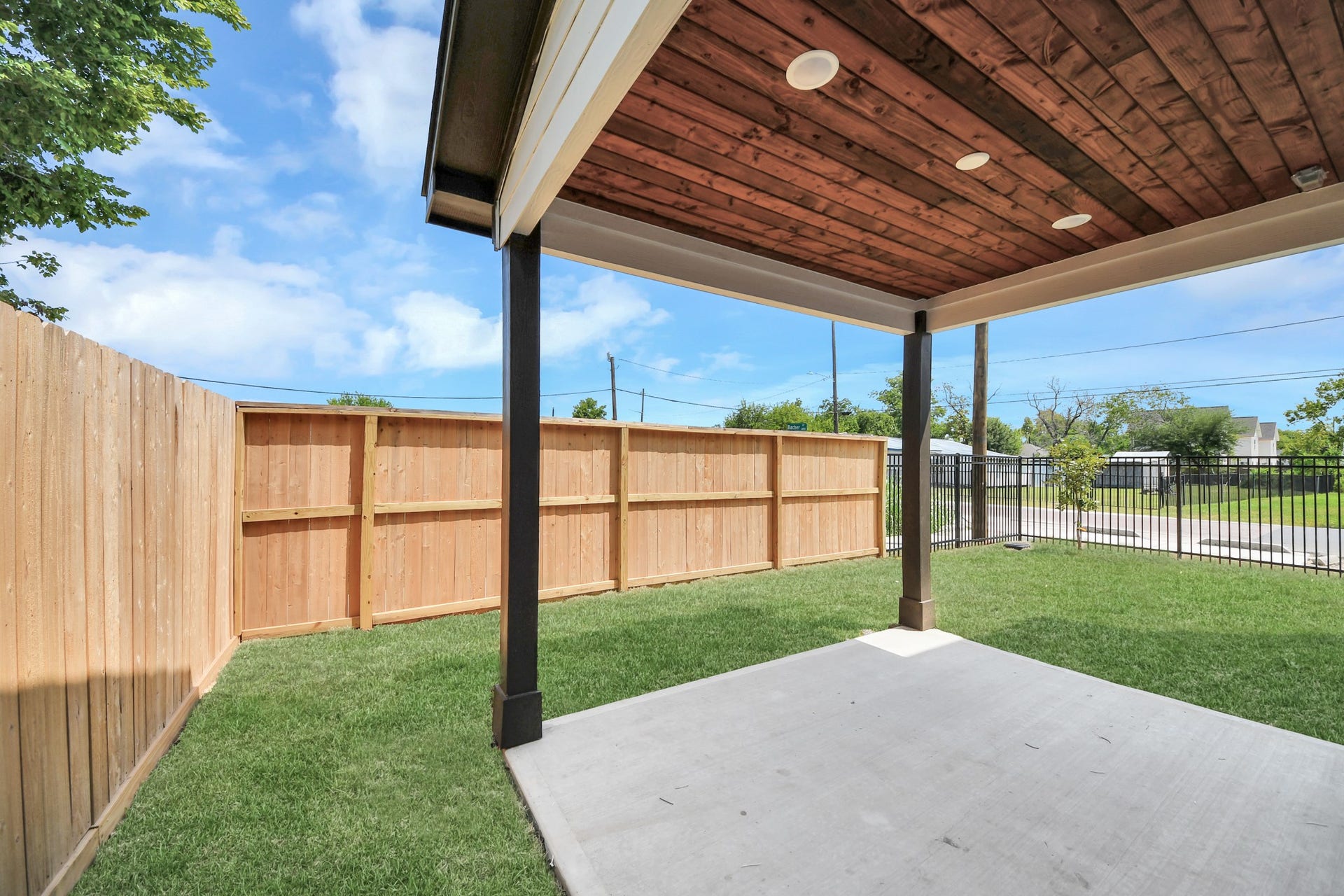6131 Bacher Street, Houston, TX 77028 6131 Bacher Street, Houston, TX 77028
