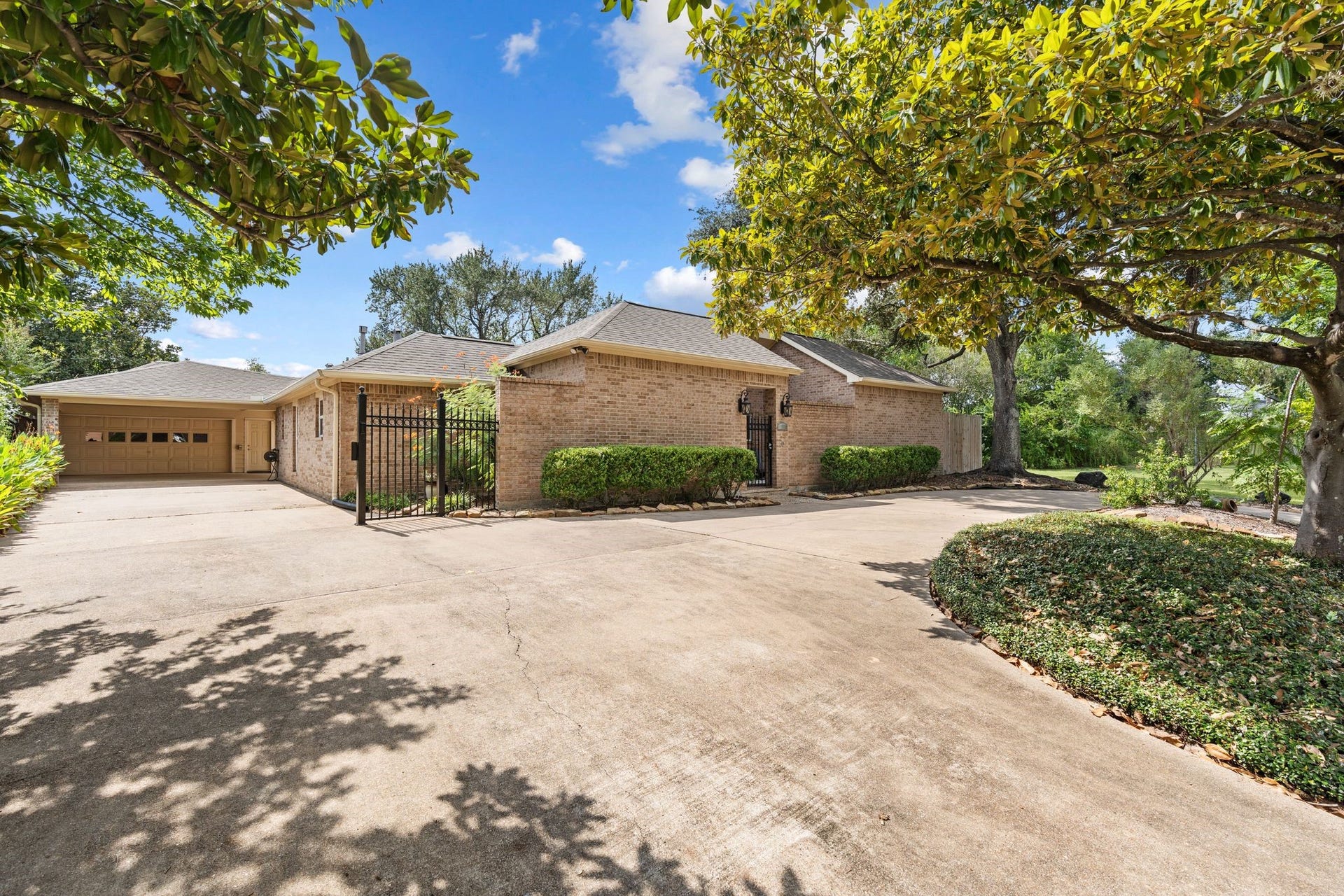 11519 Lakeside Place Drive, Houston, TX 77077 11519 Lakeside Place Drive, Houston, TX 77077