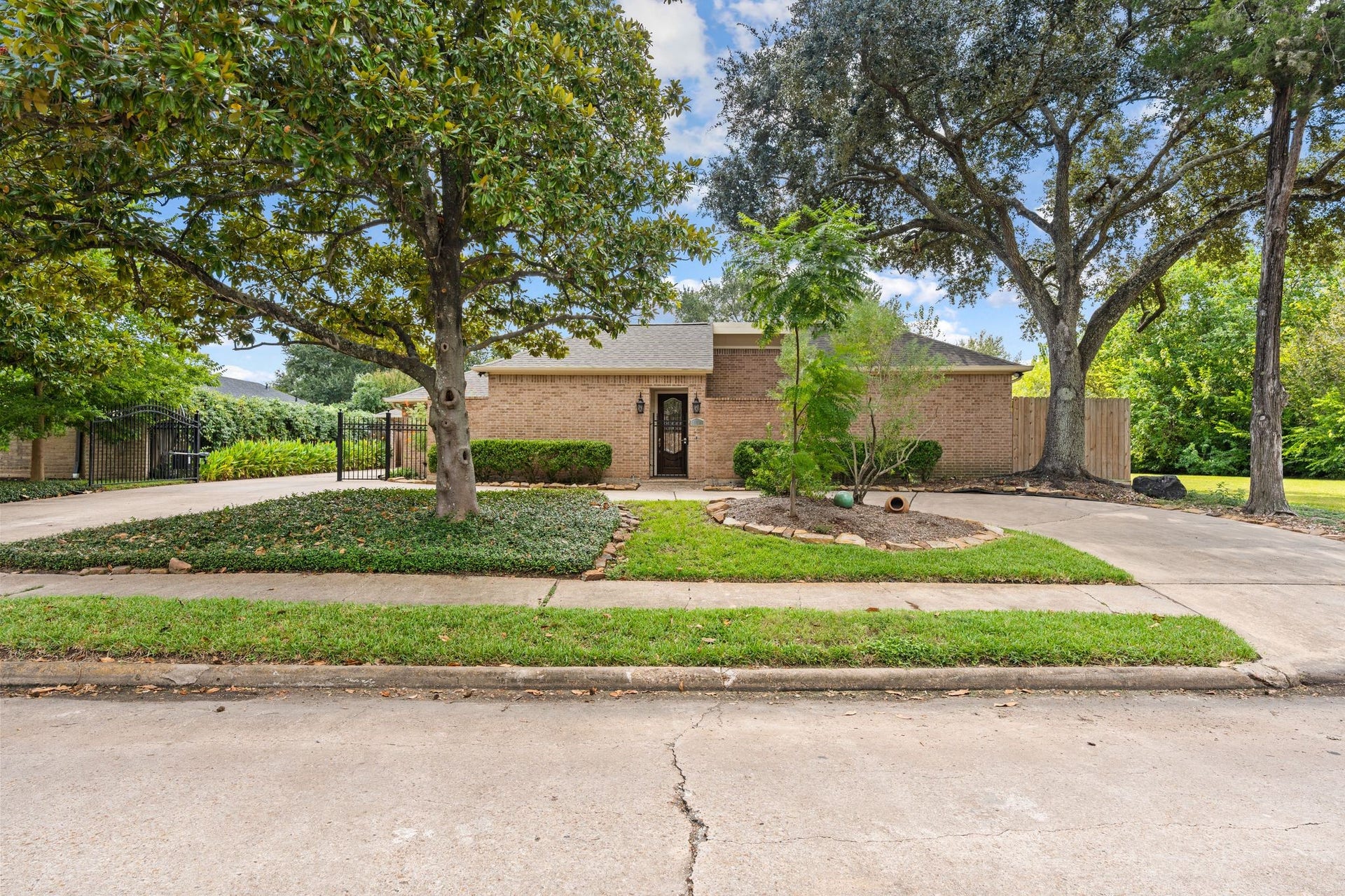 11519 Lakeside Place Drive, Houston, TX 77077 11519 Lakeside Place Drive, Houston, TX 77077