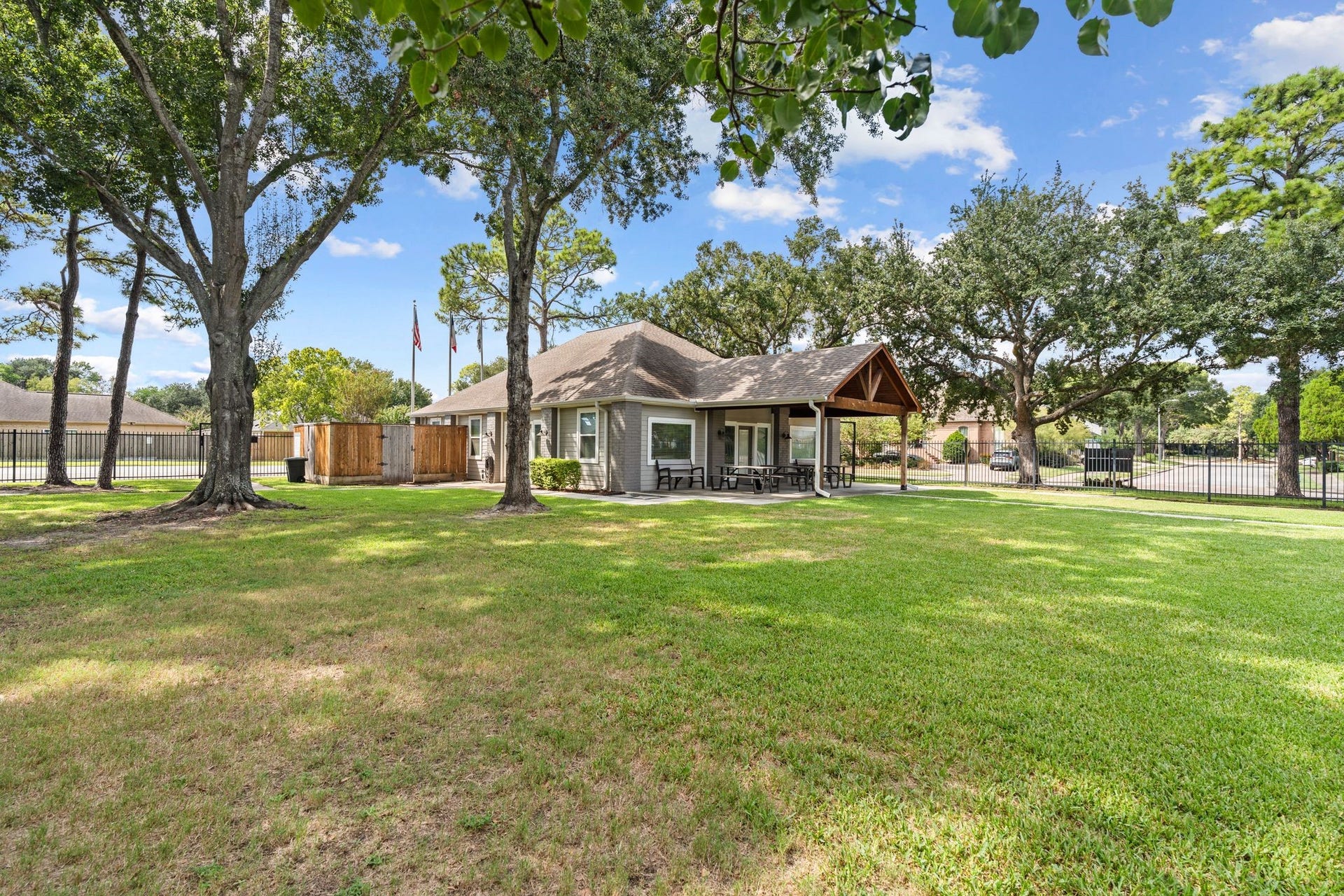 11519 Lakeside Place Drive, Houston, TX 77077 11519 Lakeside Place Drive, Houston, TX 77077