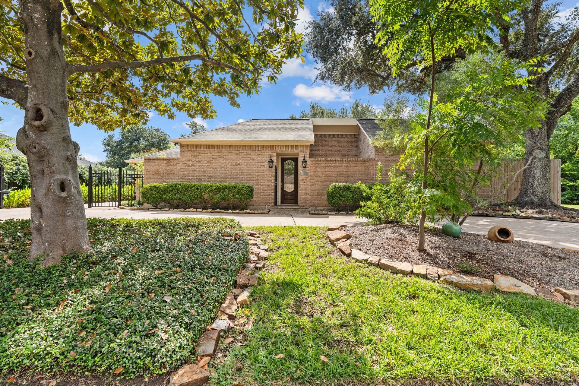 11519 Lakeside Place Drive, Houston, TX 77077 Surrounded by lush greenery and mature trees
