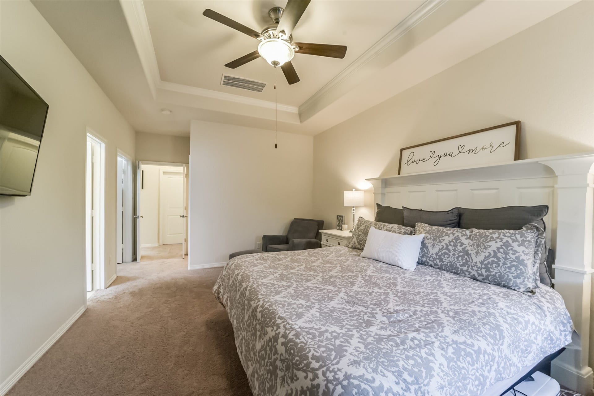 1517 Miles Oaks Place, Houston, TX 77043 Primary bedroom (3rd floor)