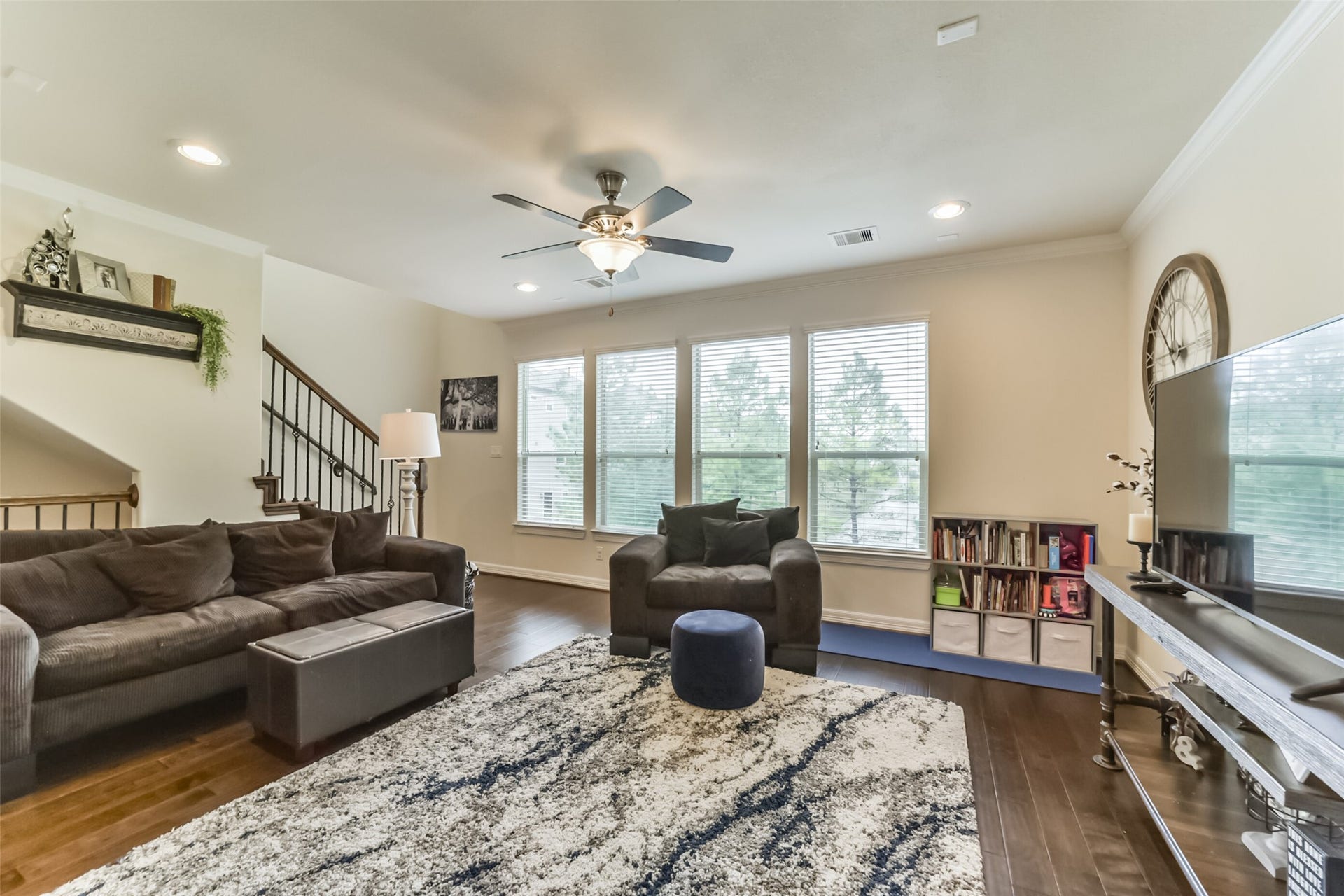 1517 Miles Oaks Place, Houston, TX 77043 Living room (2nd floor)