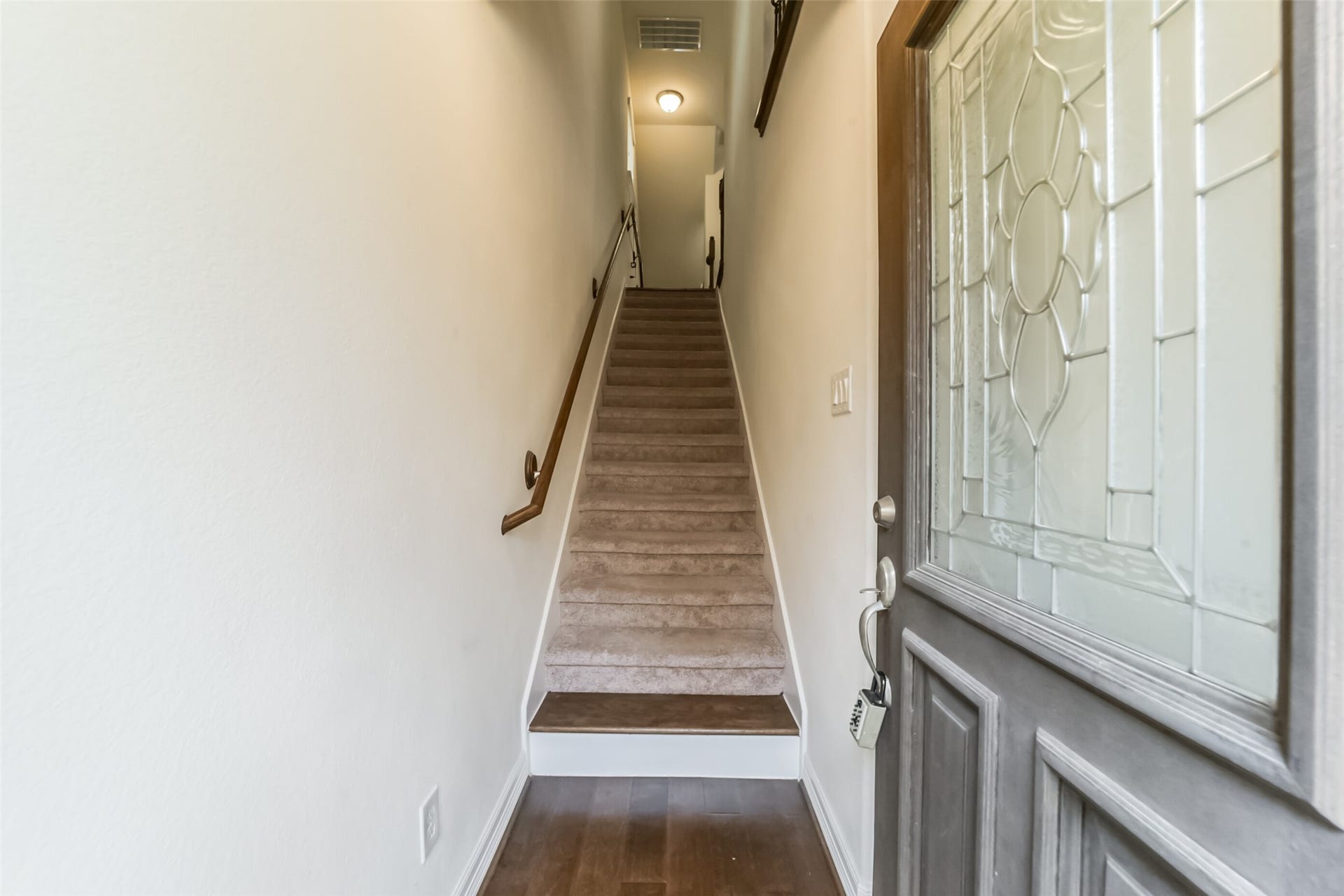 1517 Miles Oaks Place, Houston, TX 77043 Entering the home from the front door