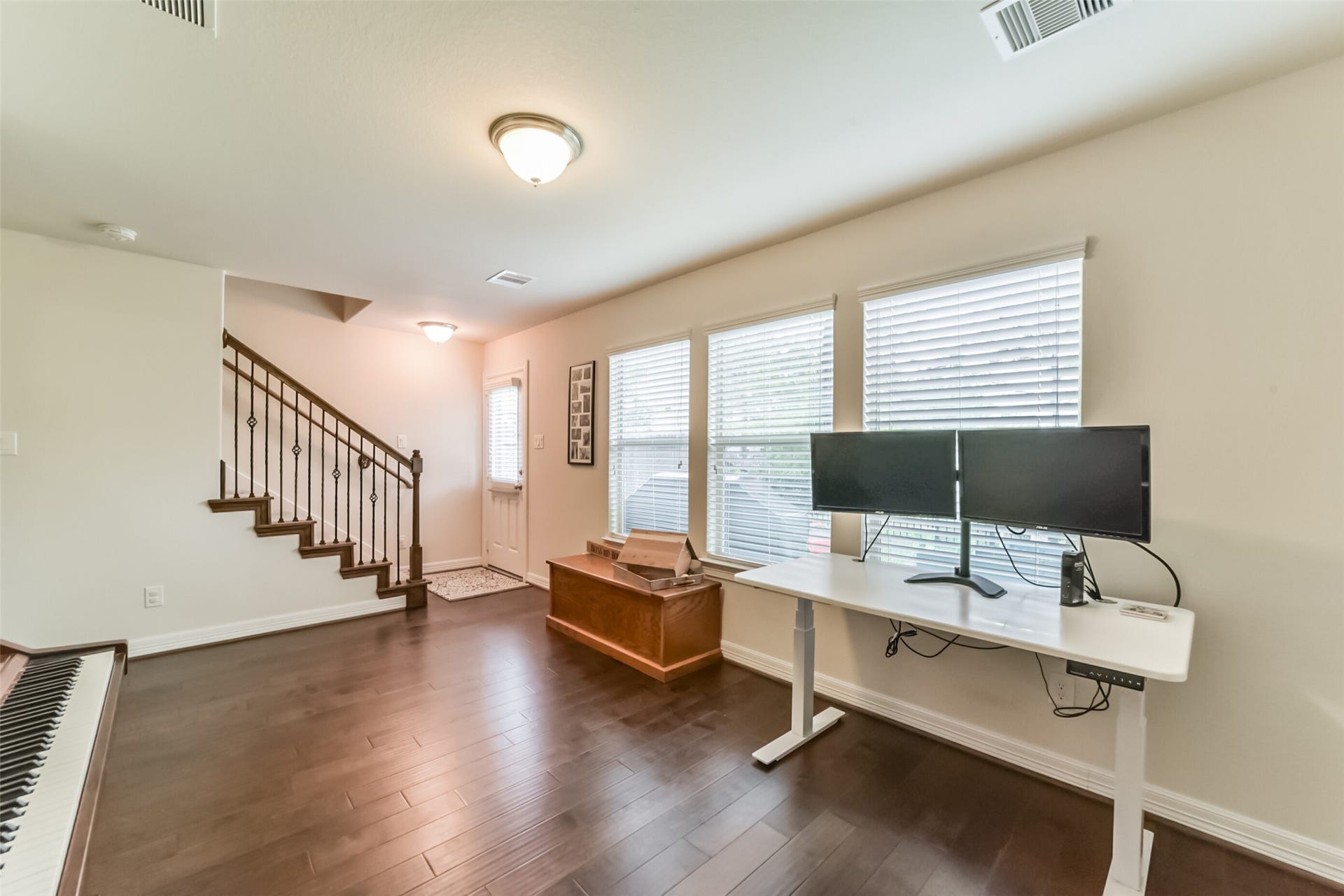 1517 Miles Oaks Place, Houston, TX 77043 Living Room (1st floor)