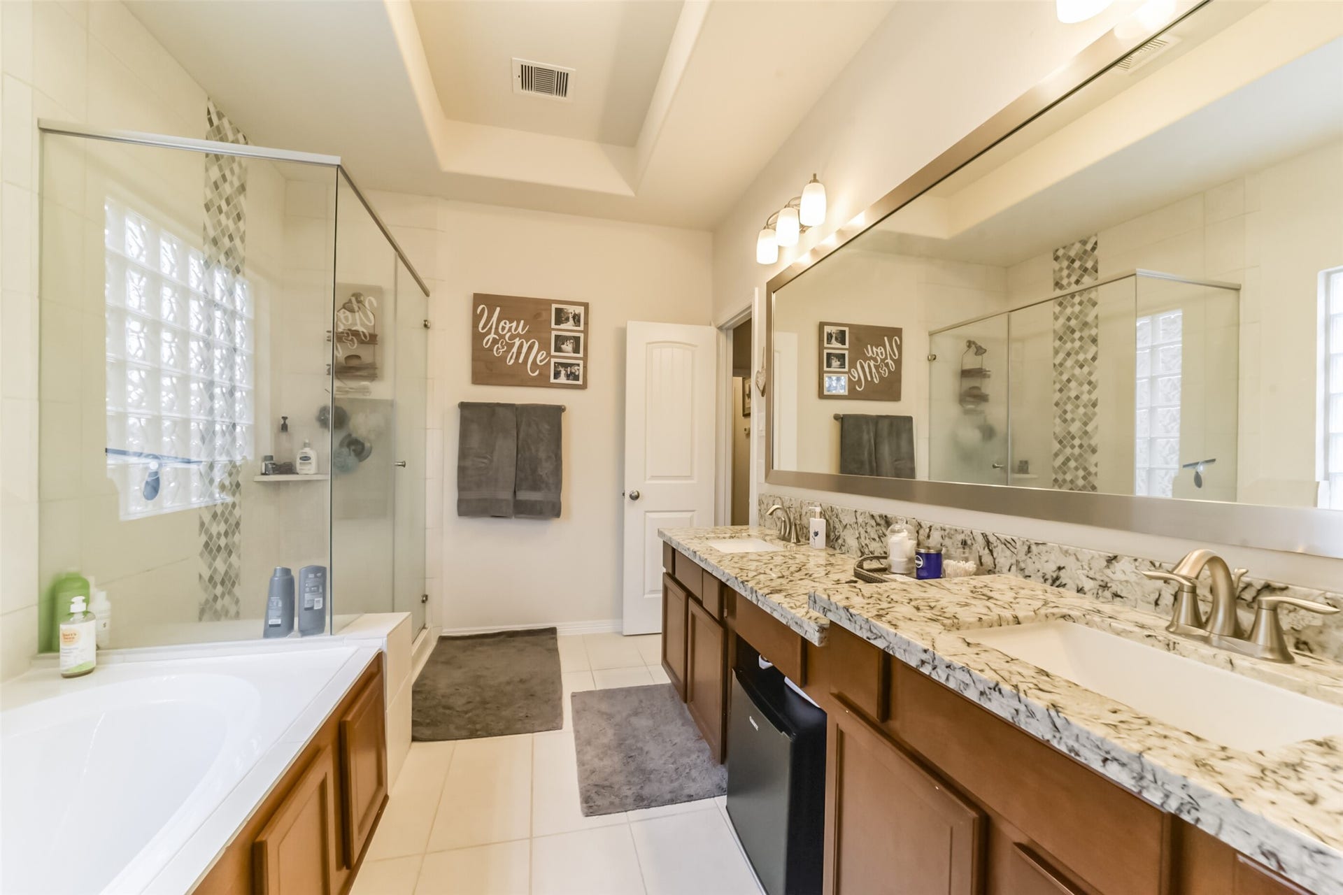 1517 Miles Oaks Place, Houston, TX 77043 Separate shower - Primary bathroom