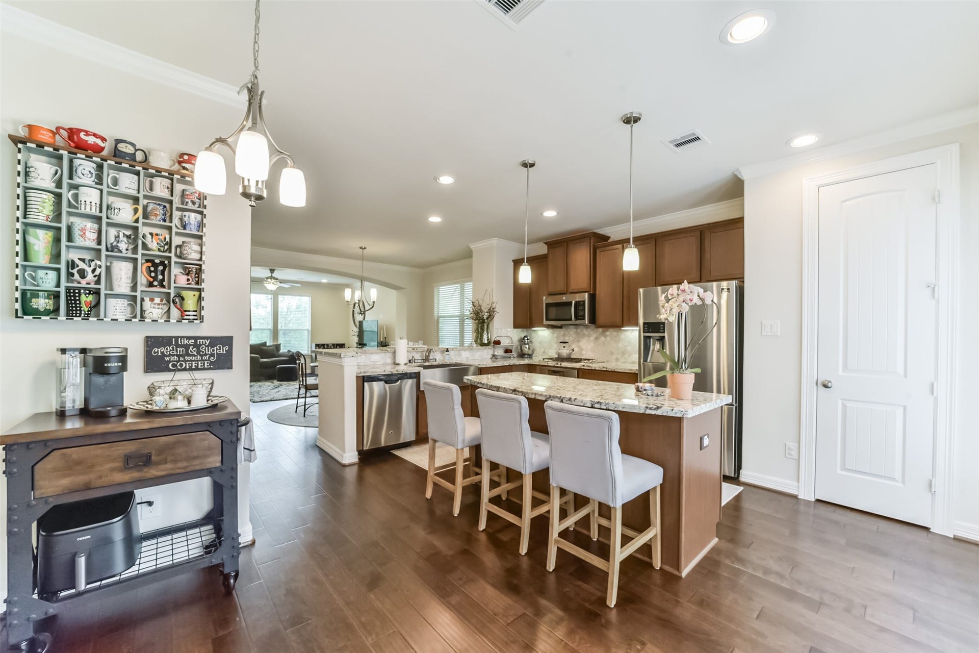 1517 Miles Oaks Place, Houston, TX 77043 Kitchen