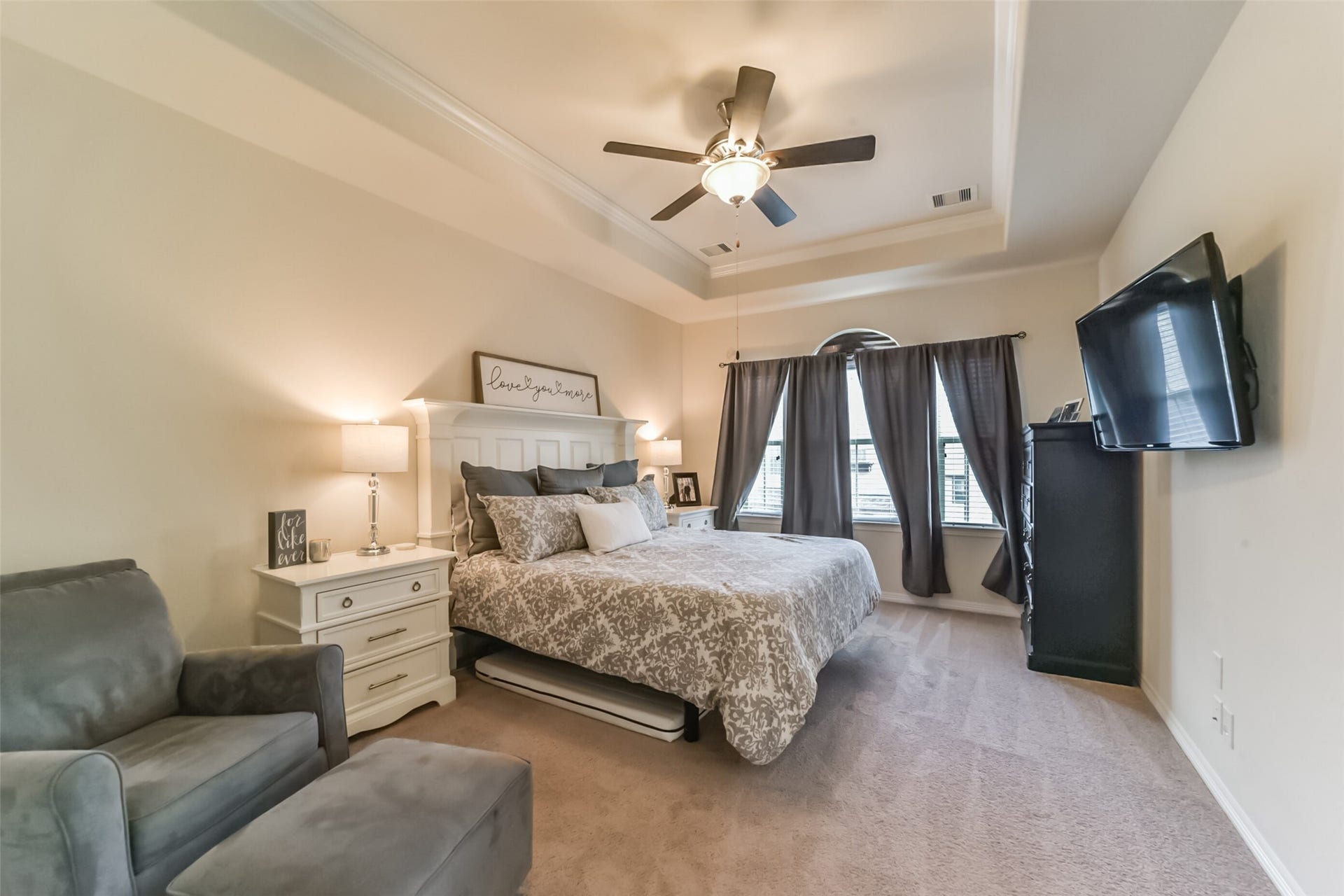 1517 Miles Oaks Place, Houston, TX 77043 Primary Bedroom (3rd floor)