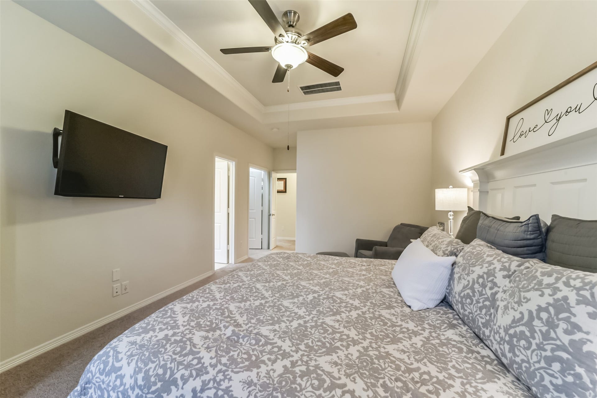 1517 Miles Oaks Place, Houston, TX 77043 Primary bedroom (3rd floor)