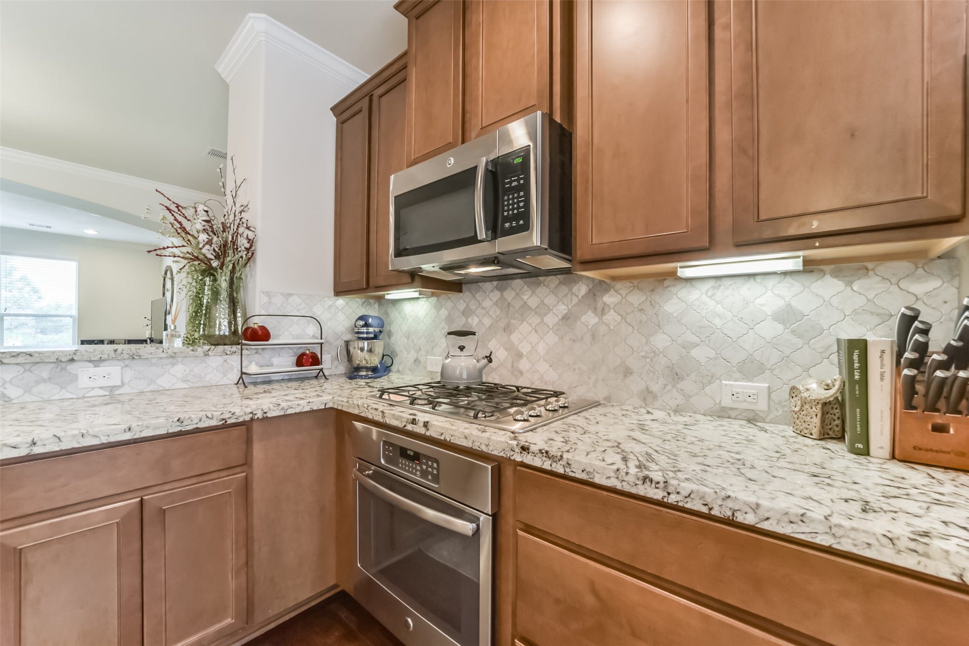 1517 Miles Oaks Place, Houston, TX 77043 Kitchen