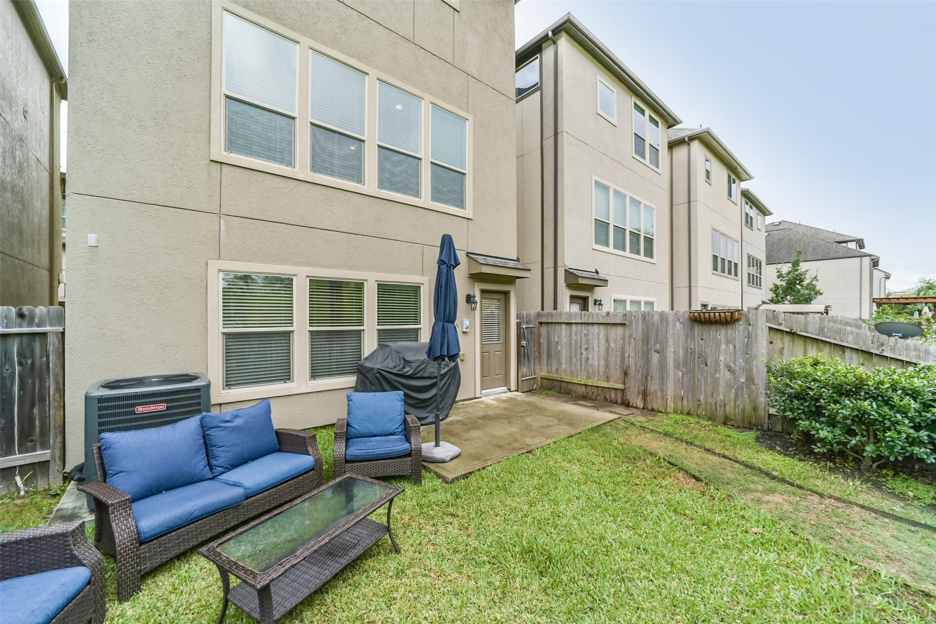 1517 Miles Oaks Place, Houston, TX 77043 Patio