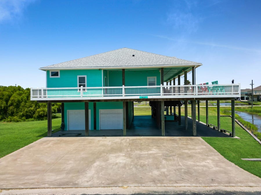 Property photo for 922 Palmridge Drive, Crystal Beach, TX