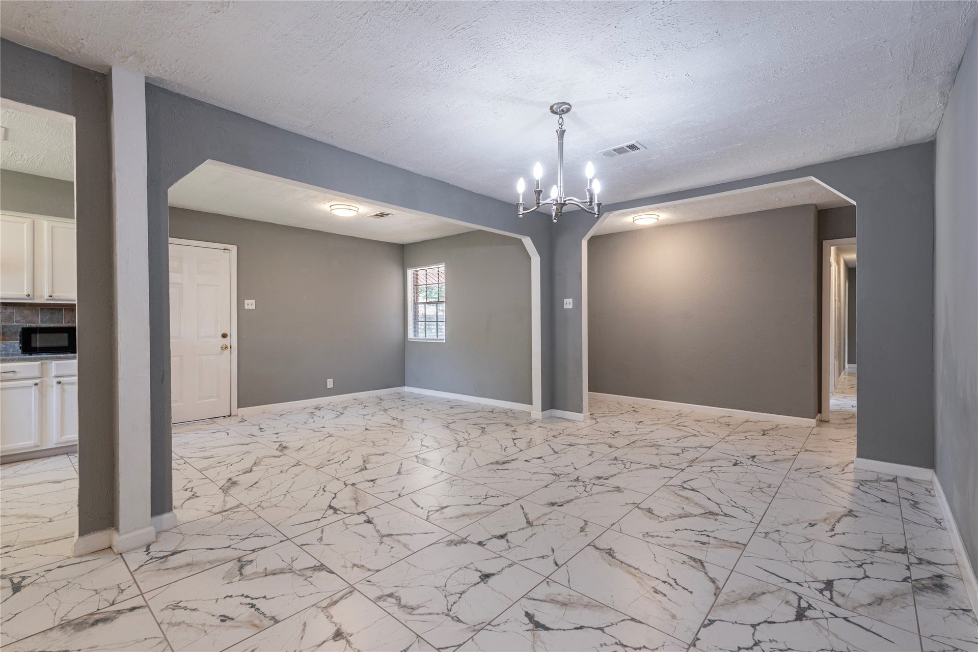 2511 Meadow Lane, La Marque, TX 77568 Large dining room with easy access to the kitchen