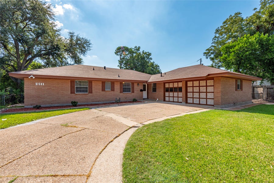 Property photo for 2511 Meadow Lane, La Marque, TX