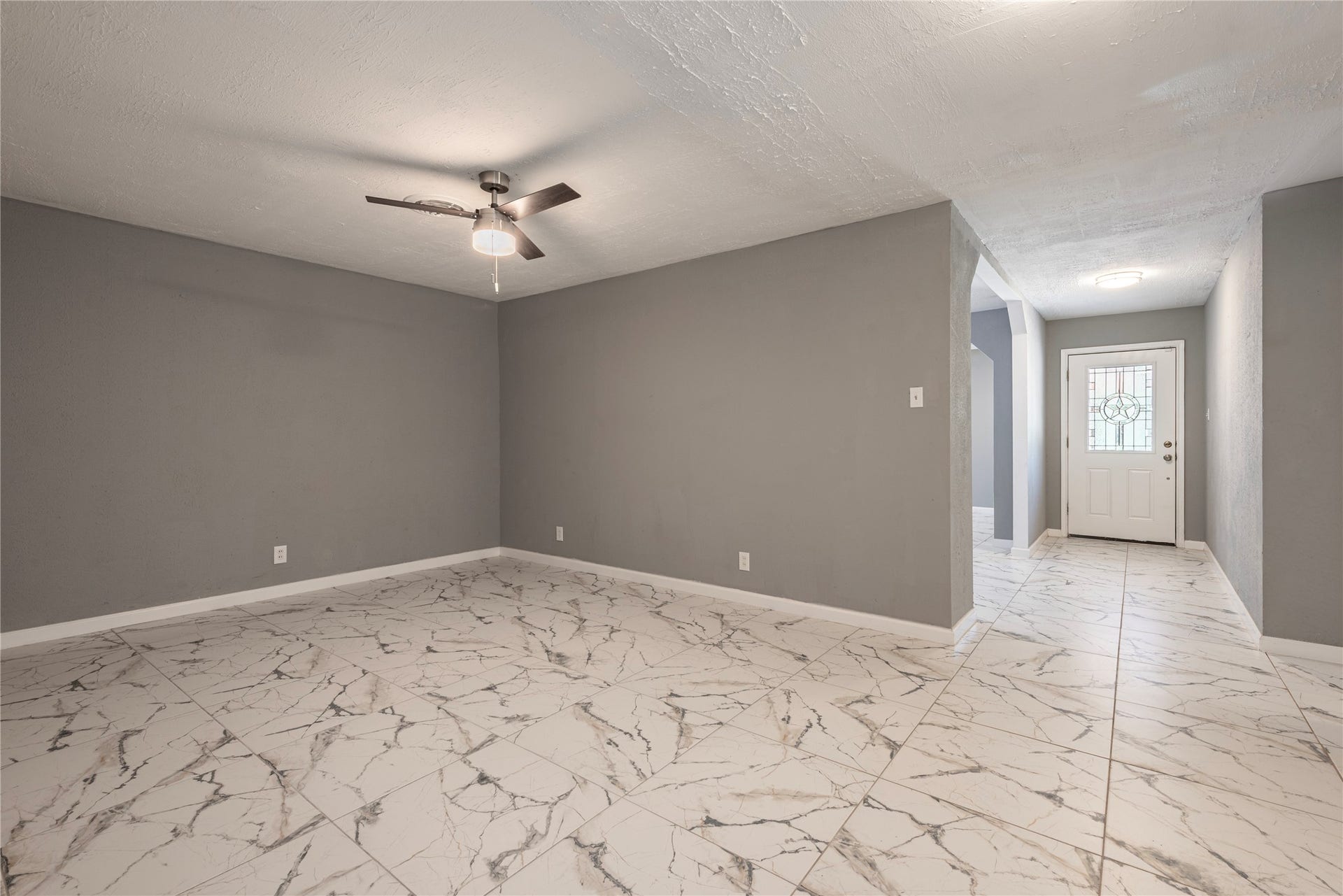 2511 Meadow Lane, La Marque, TX 77568 Formal living room or separate formal dining room