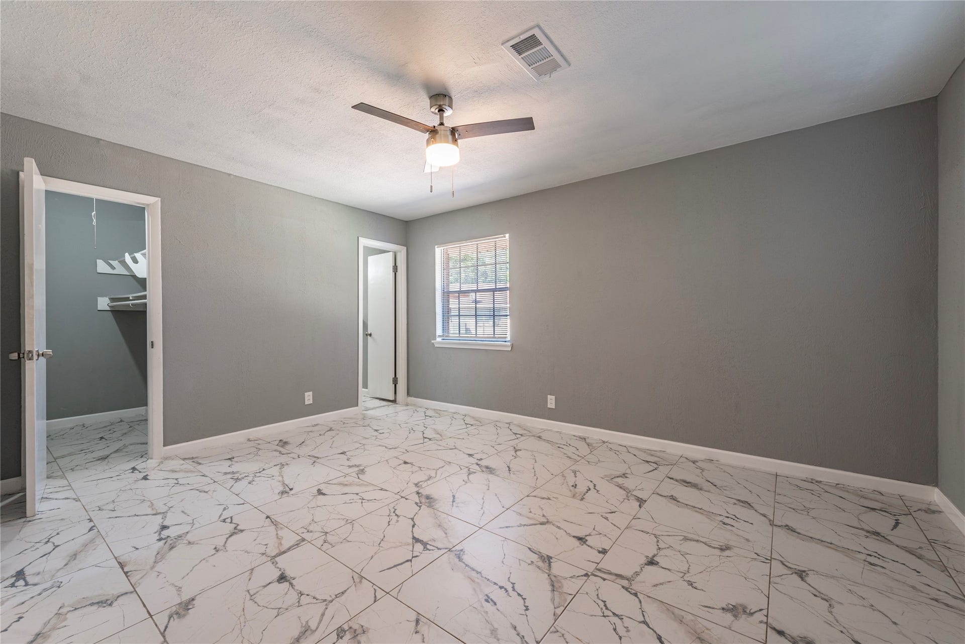 2511 Meadow Lane, La Marque, TX 77568 Primary bedroom