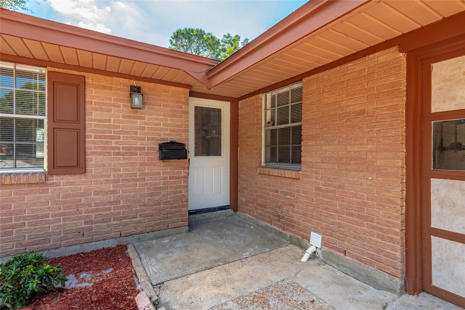 2511 Meadow Lane, La Marque, TX 77568 Welcome home!