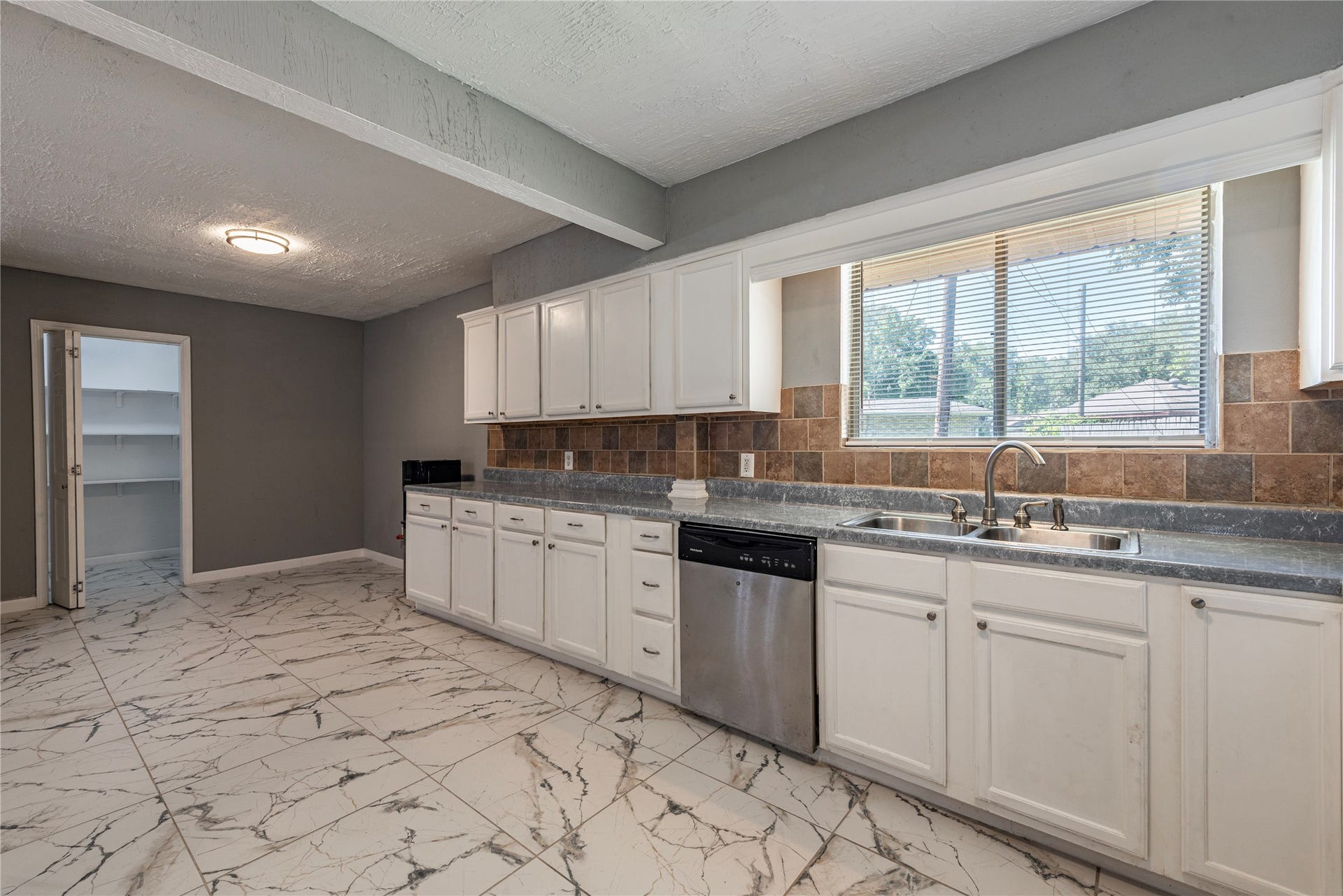 2511 Meadow Lane, La Marque, TX 77568 *Cabinets have been painted a dark gray.