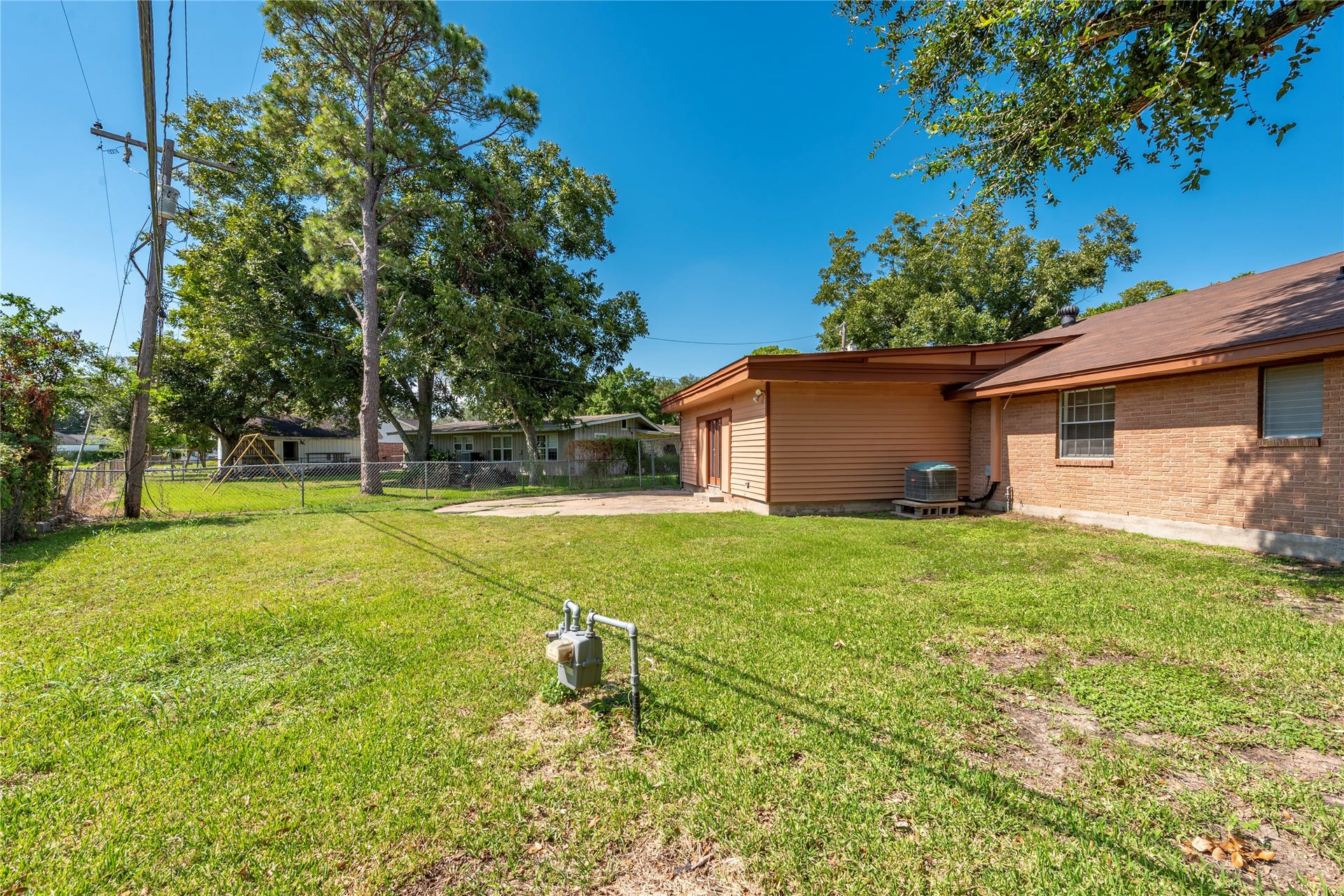 2511 Meadow Lane, La Marque, TX 77568 Huge backyard
