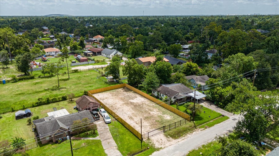 Property photo for 8926 HEATHERSIDE Street, Houston, TX