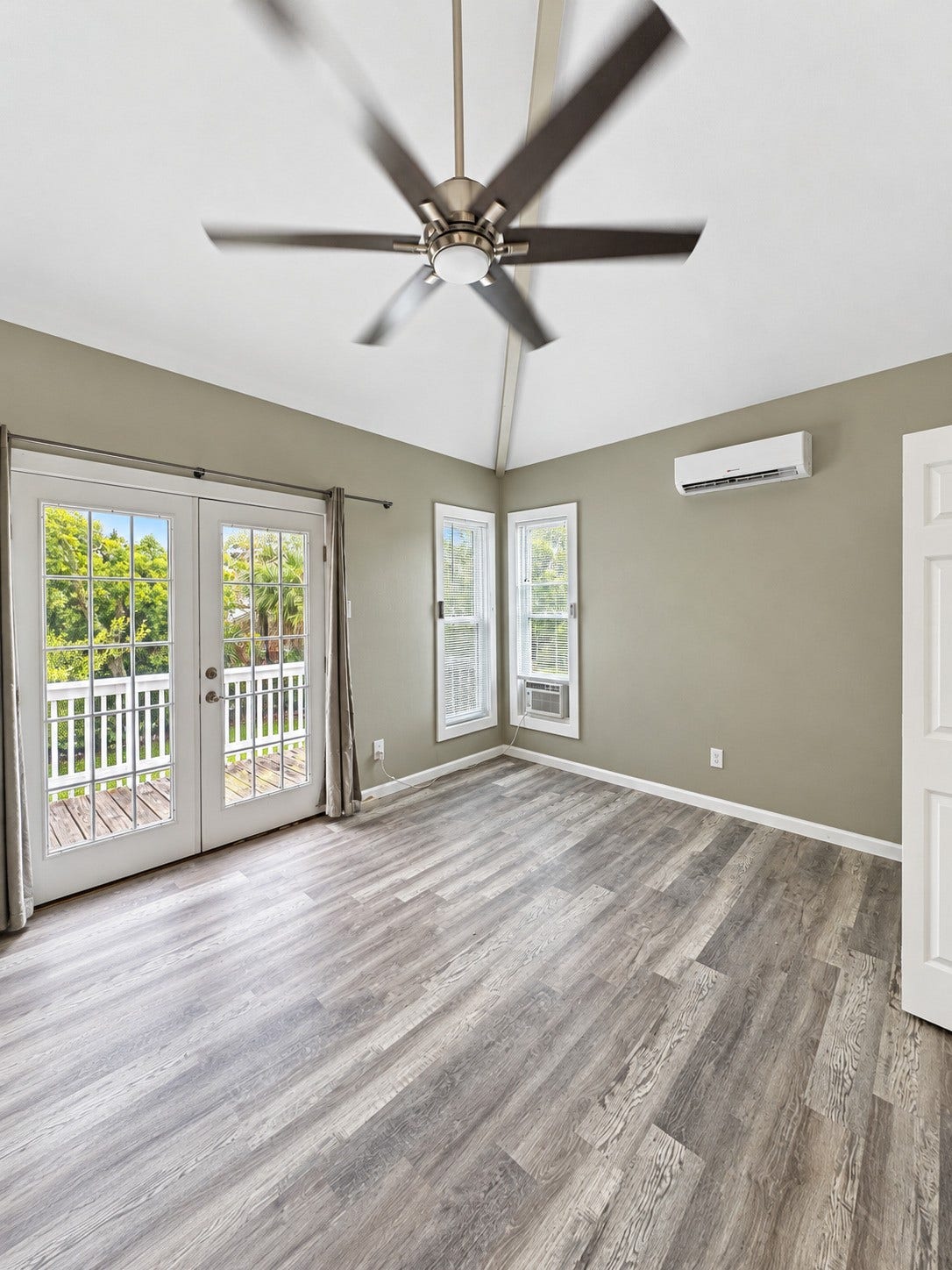 4611 Avenue Q 1/2, Galveston, TX 77551 4611 Avenue Q 1/2, Galveston, TX 77551