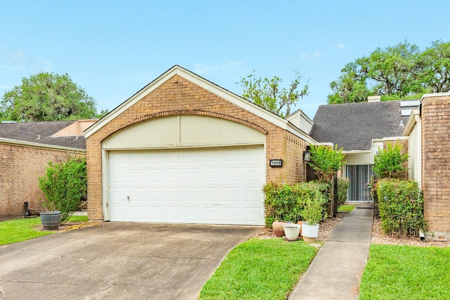 Property photo for 1808 Veranda Drive, West Columbia, TX