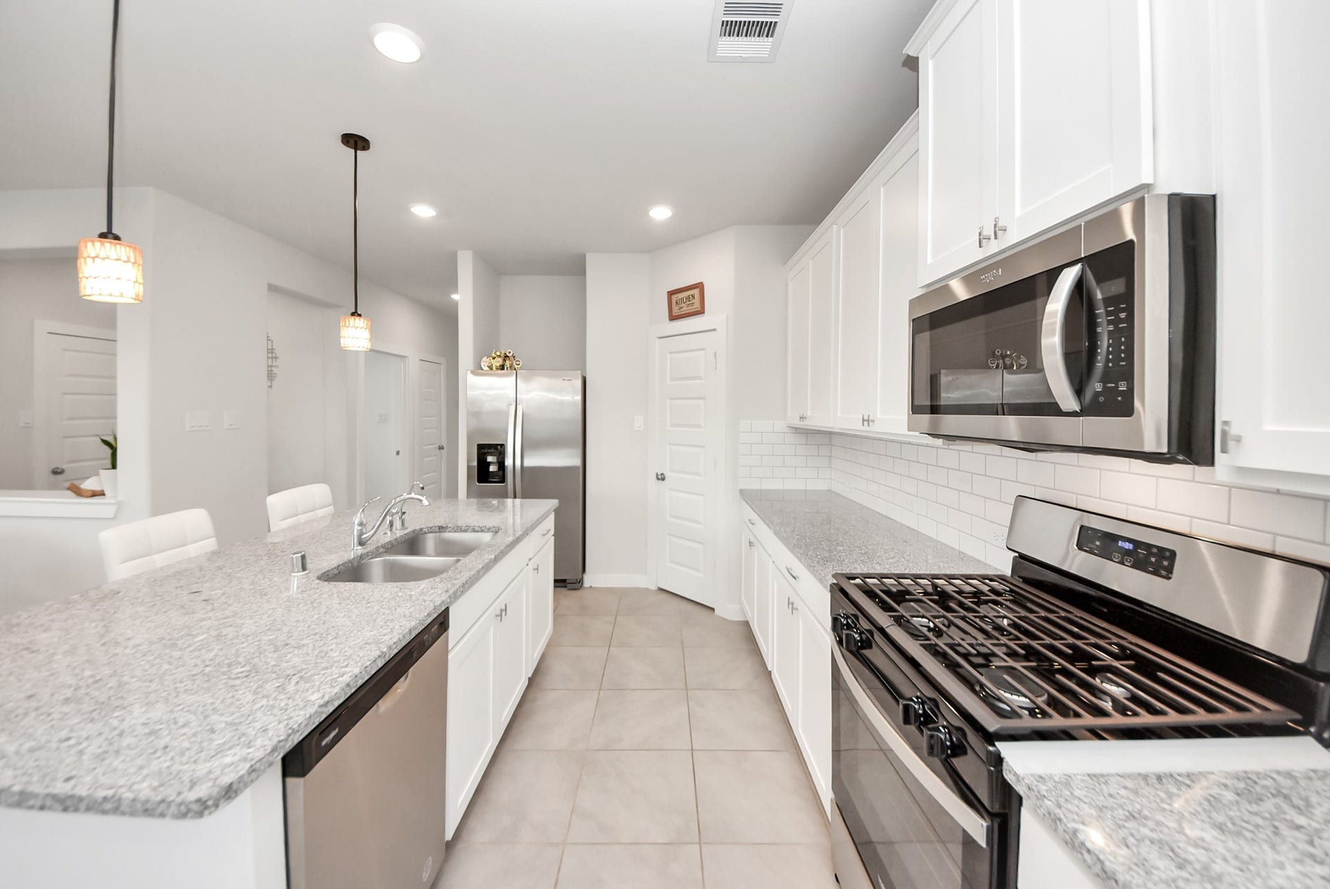 7202 Wilshire Court, Rosharon, TX 77583 Stainless steel appliances