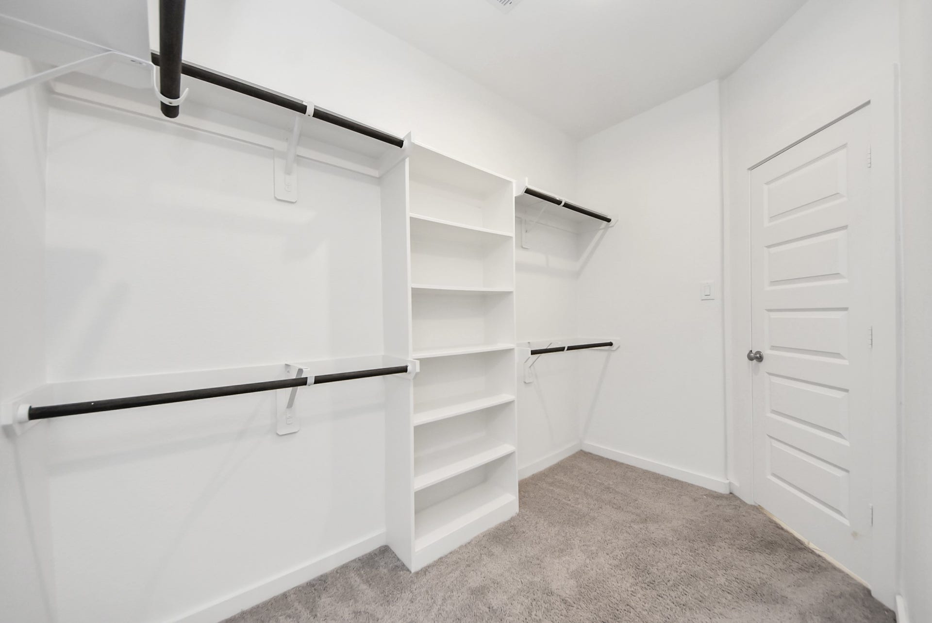 7202 Wilshire Court, Rosharon, TX 77583 Primary closet