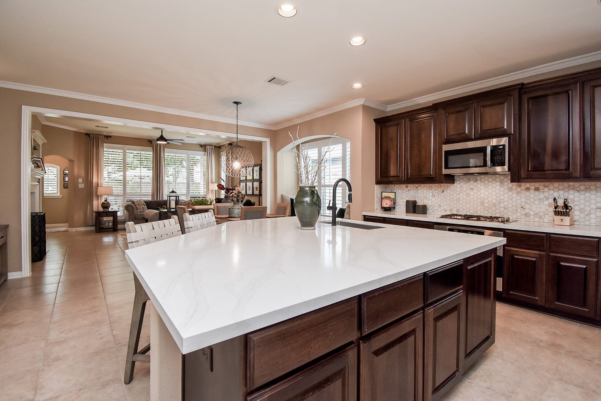 Large center island is perfect for hosting all the family gatherings/parties as well as prepping for daily meals.