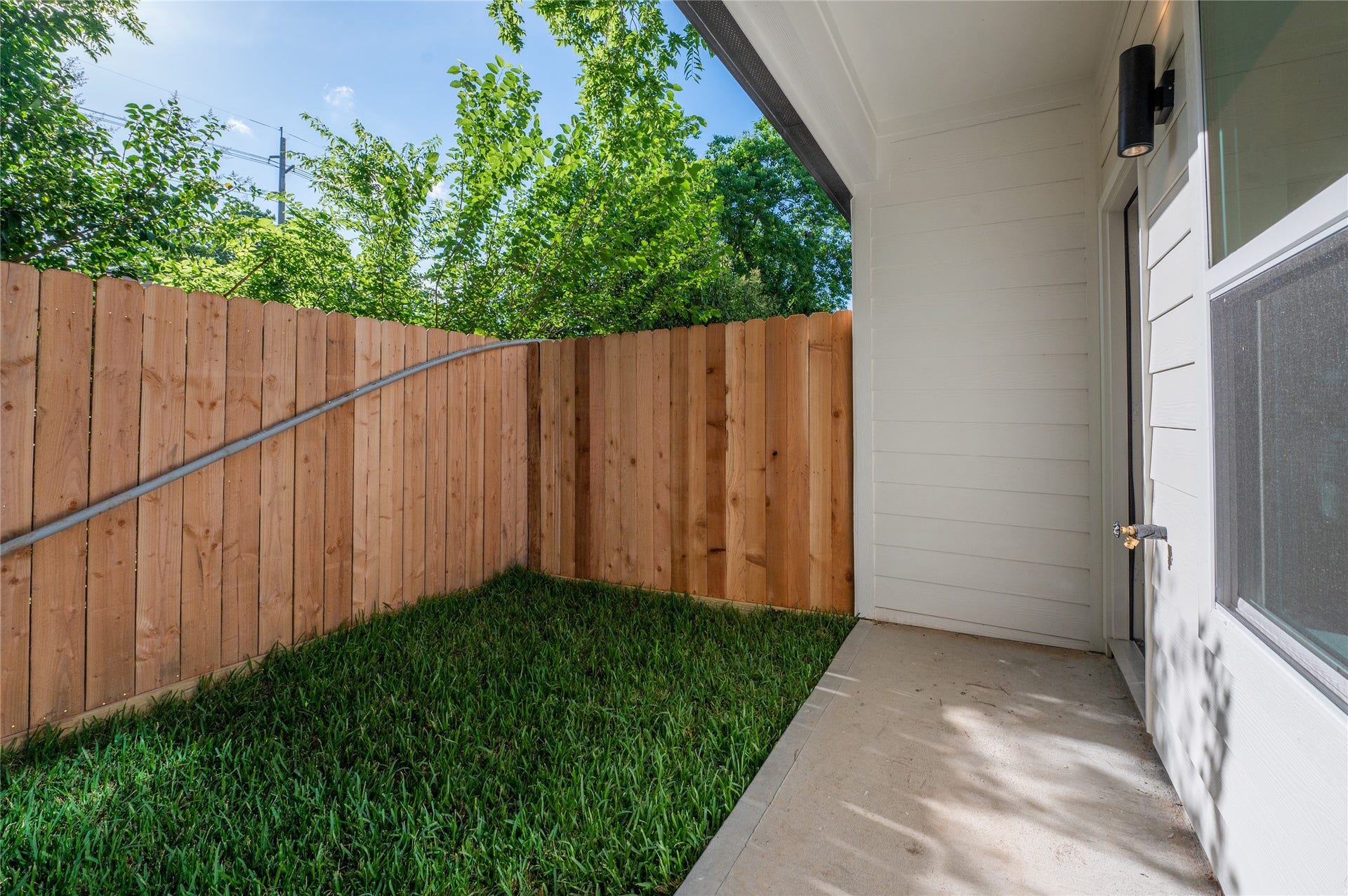 7930 Corinth Street, Houston, TX 77051 7930 Corinth Street, Houston, TX 77051