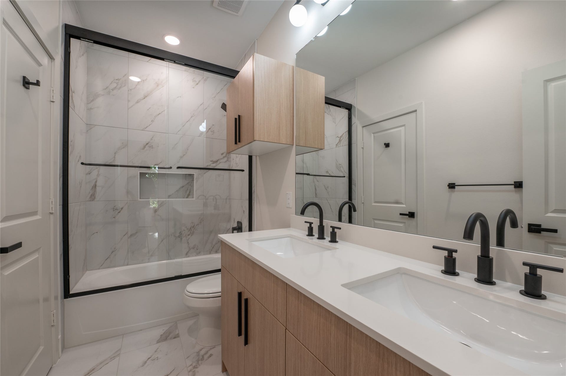 7930 Corinth Street, Houston, TX 77051 Furniture is staged via AI