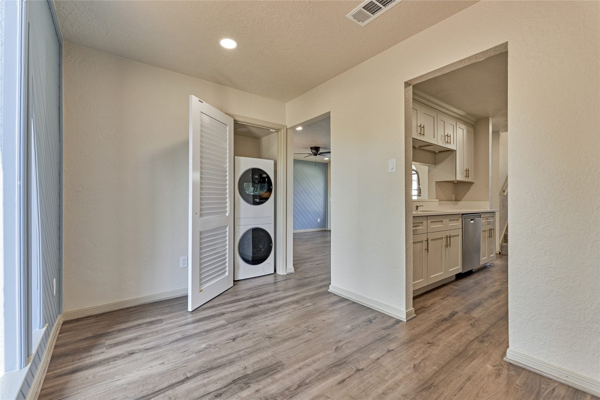 100 La Costa Drive, Montgomery, TX 77356 100 La Costa Drive, Montgomery, TX 77356