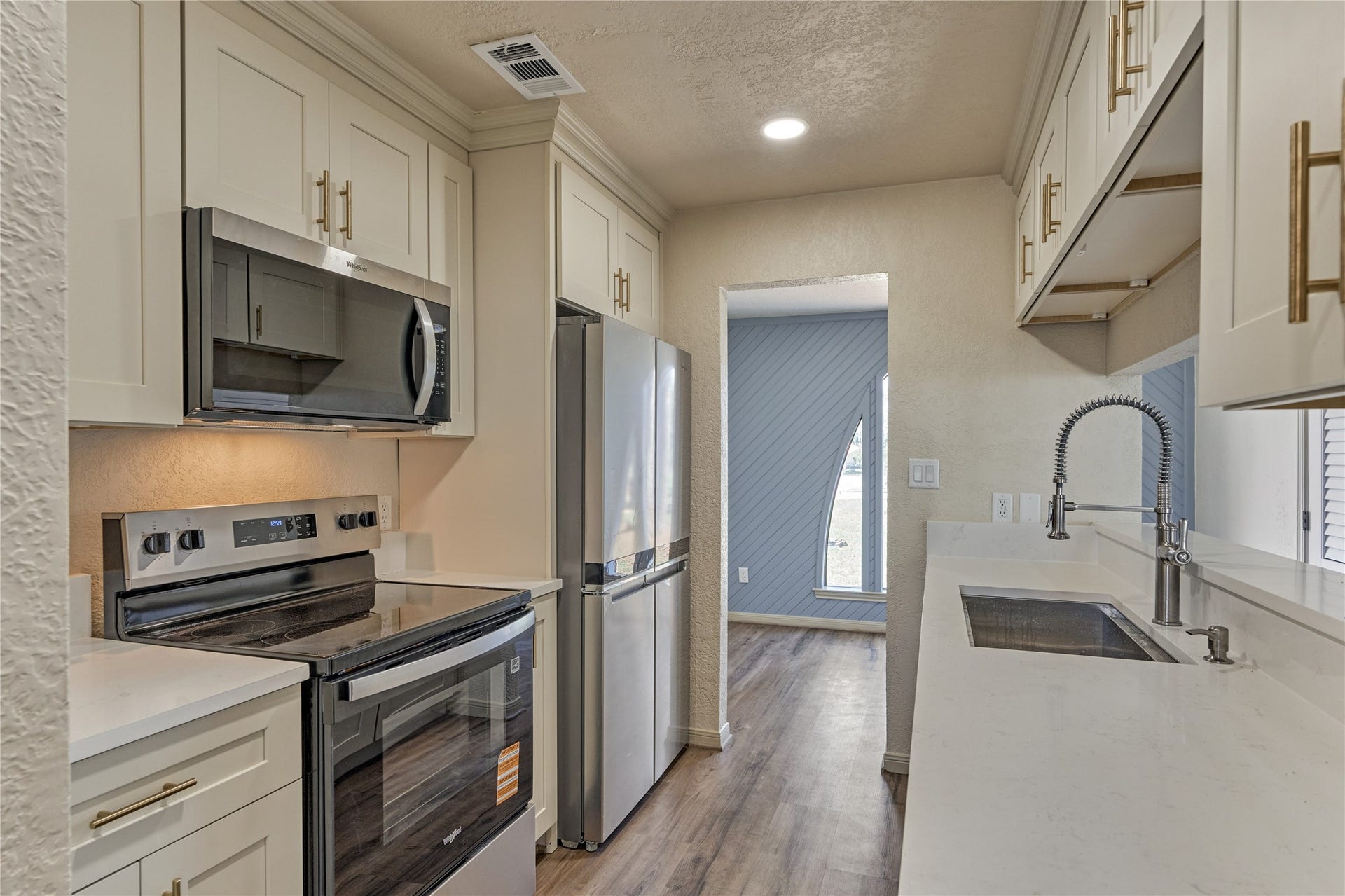 100 La Costa Drive, Montgomery, TX 77356 100 La Costa Drive, Montgomery, TX 77356