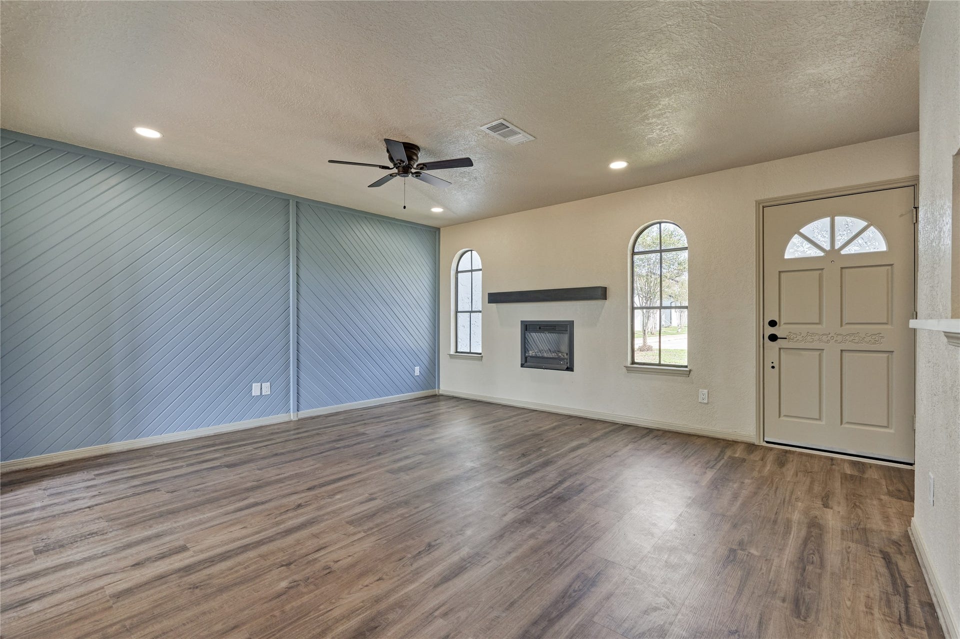 100 La Costa Drive, Montgomery, TX 77356 100 La Costa Drive, Montgomery, TX 77356
