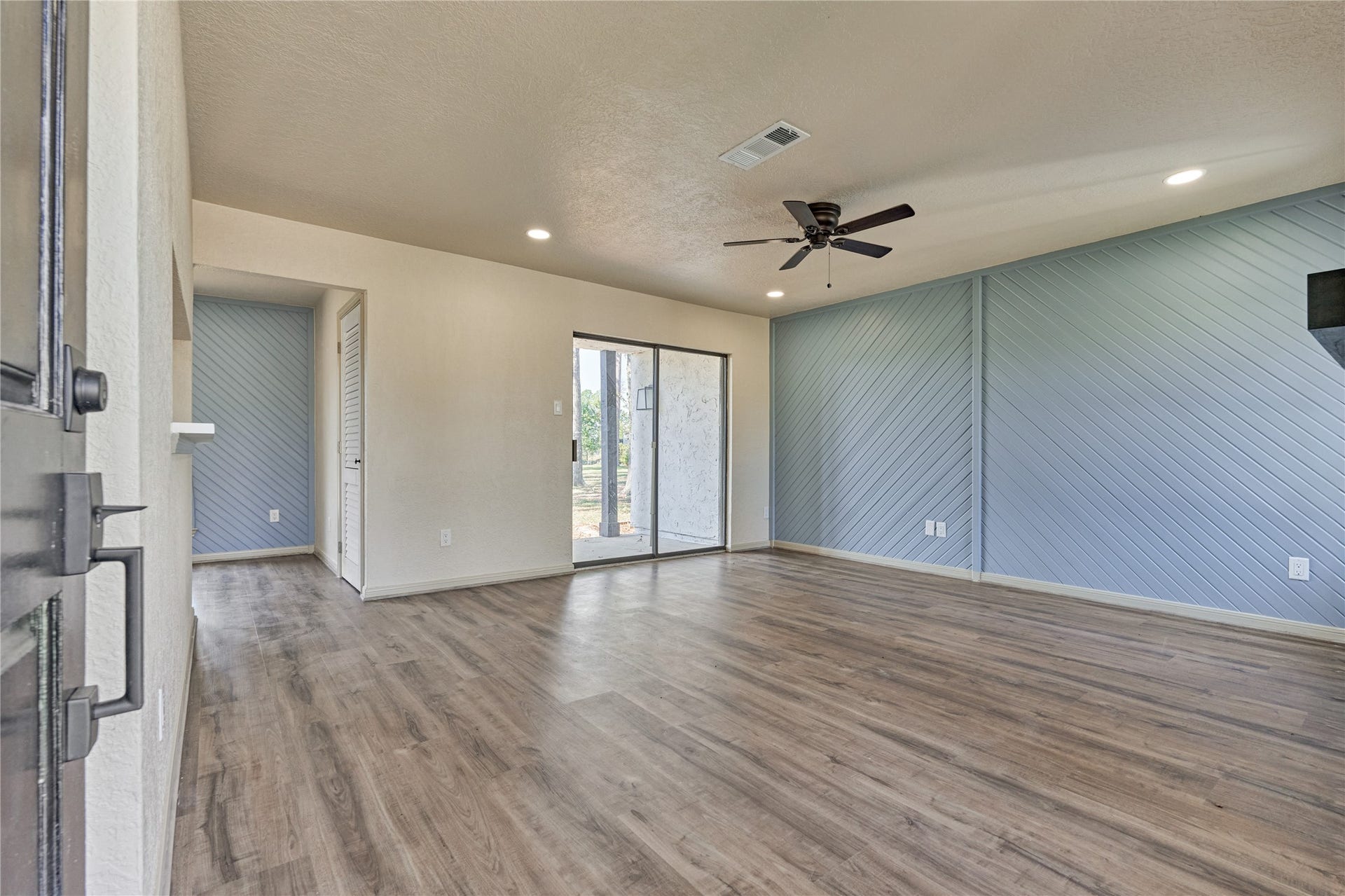 100 La Costa Drive, Montgomery, TX 77356 100 La Costa Drive, Montgomery, TX 77356