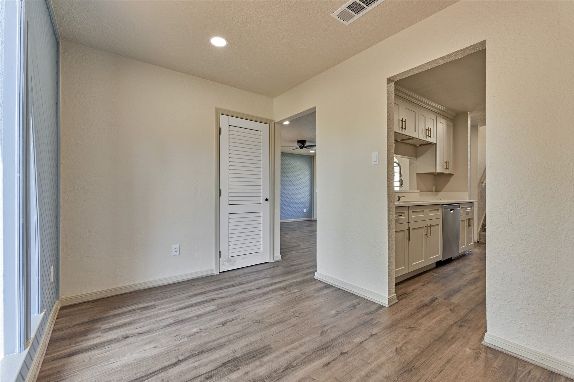 100 La Costa Drive, Montgomery, TX 77356 100 La Costa Drive, Montgomery, TX 77356