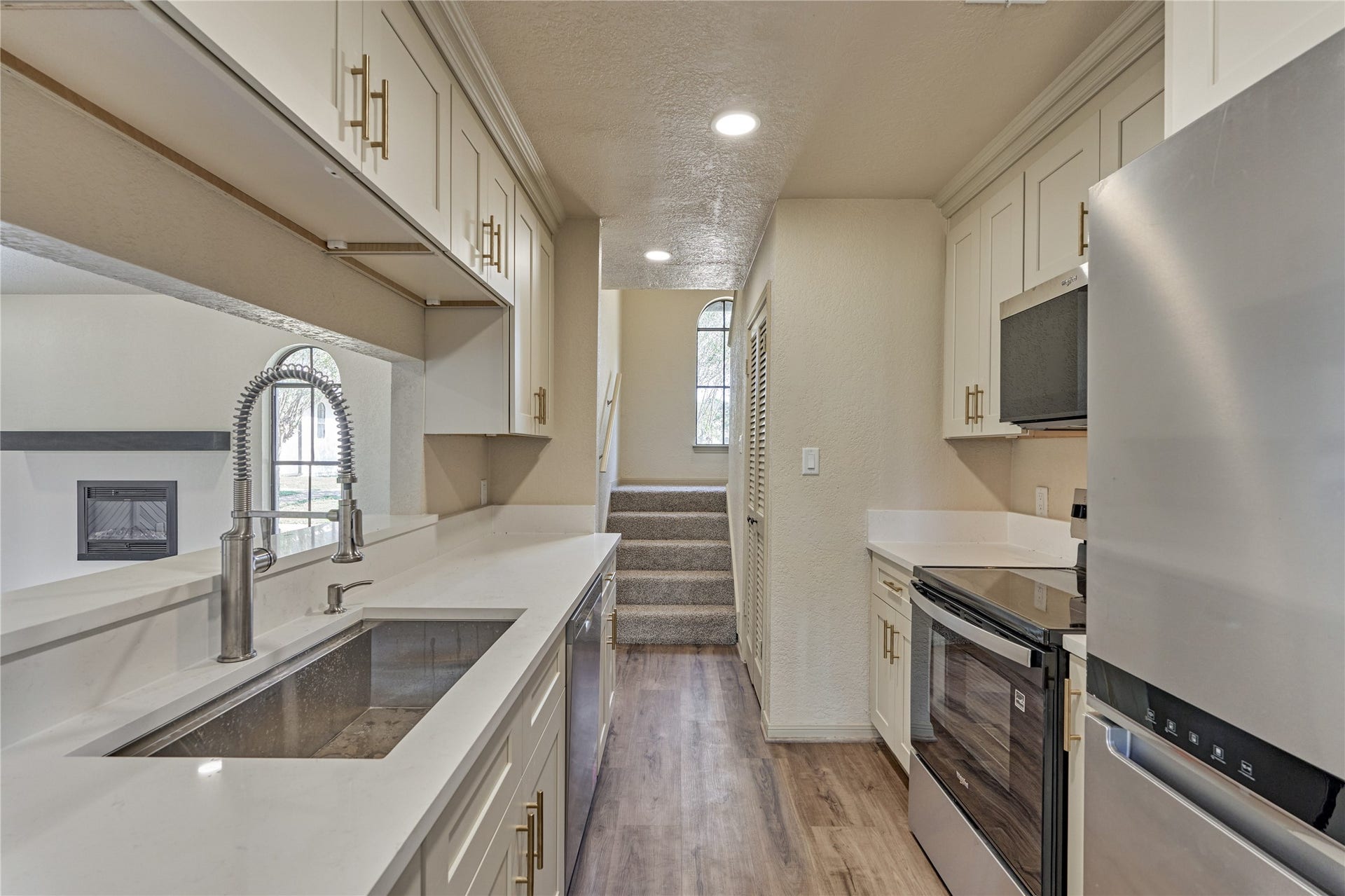 100 La Costa Drive, Montgomery, TX 77356 100 La Costa Drive, Montgomery, TX 77356
