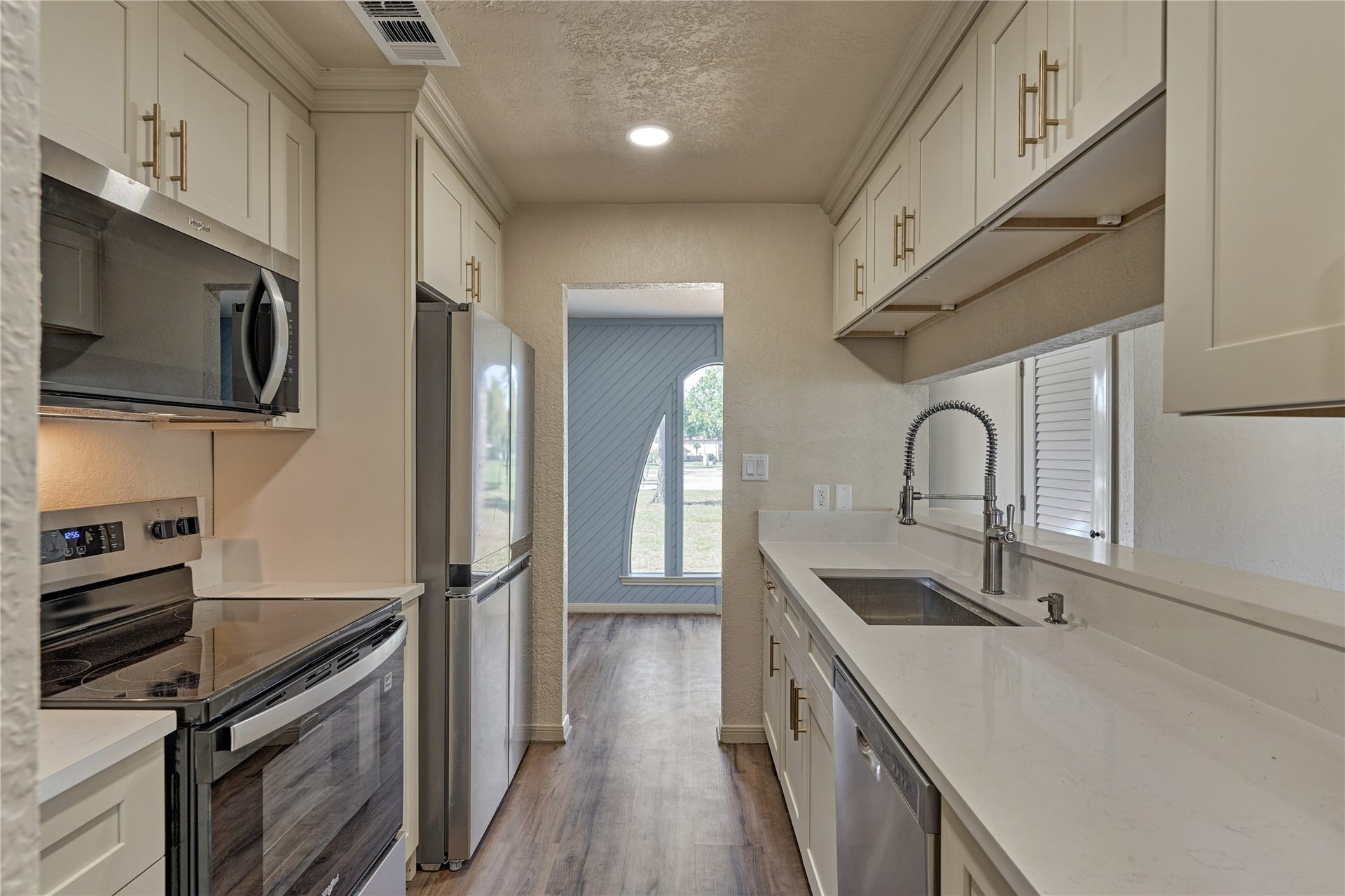 100 La Costa Drive, Montgomery, TX 77356 100 La Costa Drive, Montgomery, TX 77356