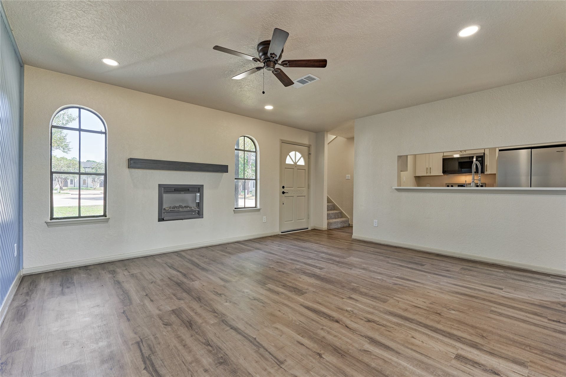 100 La Costa Drive, Montgomery, TX 77356 100 La Costa Drive, Montgomery, TX 77356