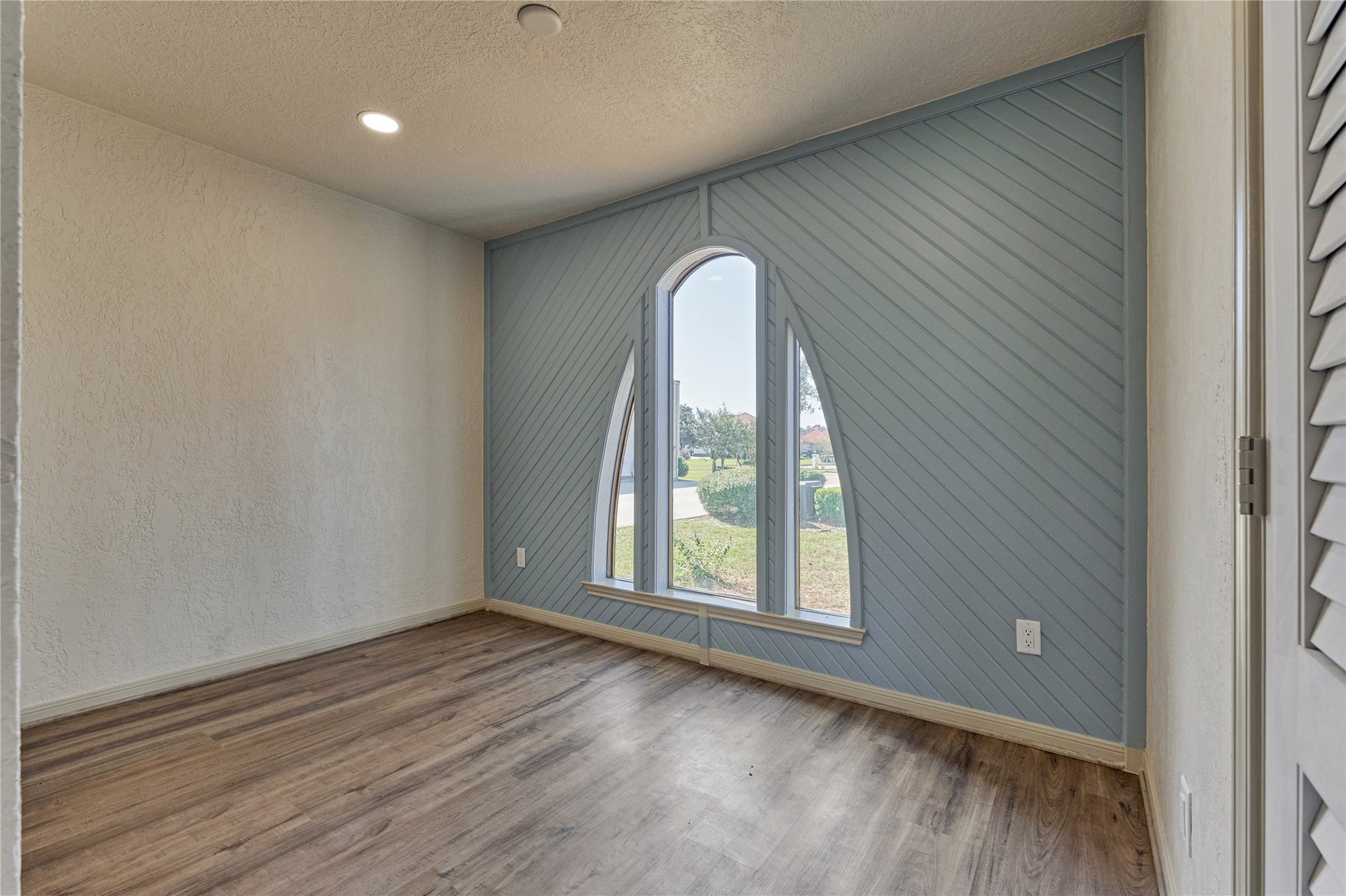100 La Costa Drive, Montgomery, TX 77356 100 La Costa Drive, Montgomery, TX 77356