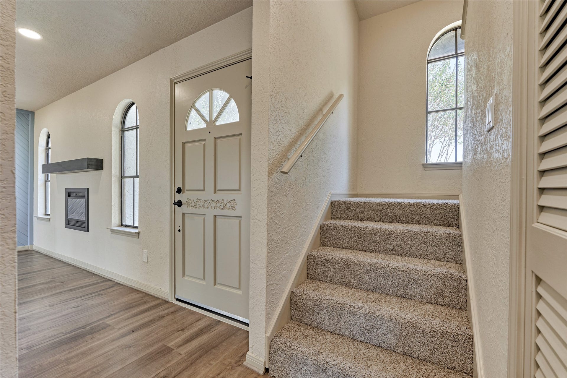 100 La Costa Drive, Montgomery, TX 77356 100 La Costa Drive, Montgomery, TX 77356